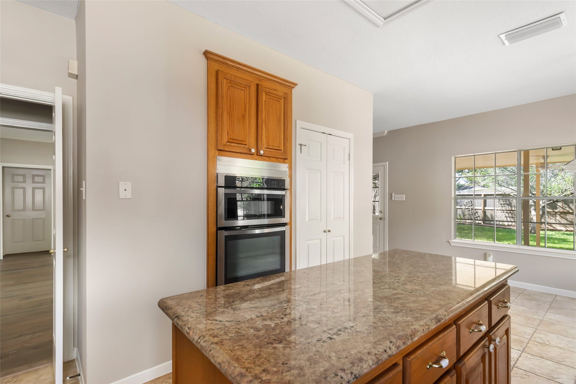 2007 Southern Place, Richmond, TX 77406 Kitchen island provides additional cooking space and additional cabinetry