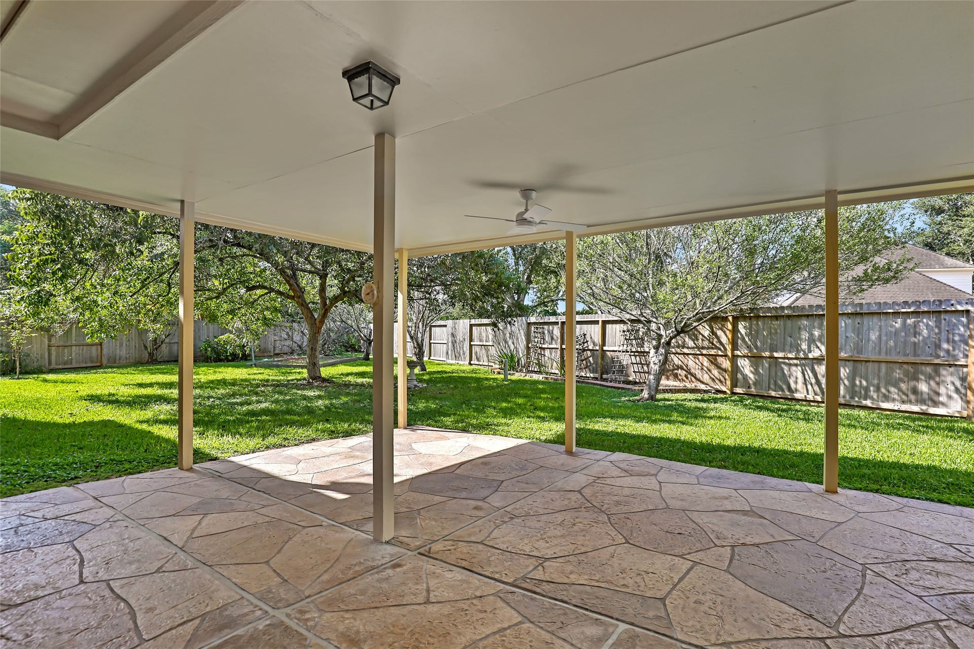 2007 Southern Place, Richmond, TX 77406 Covered patio