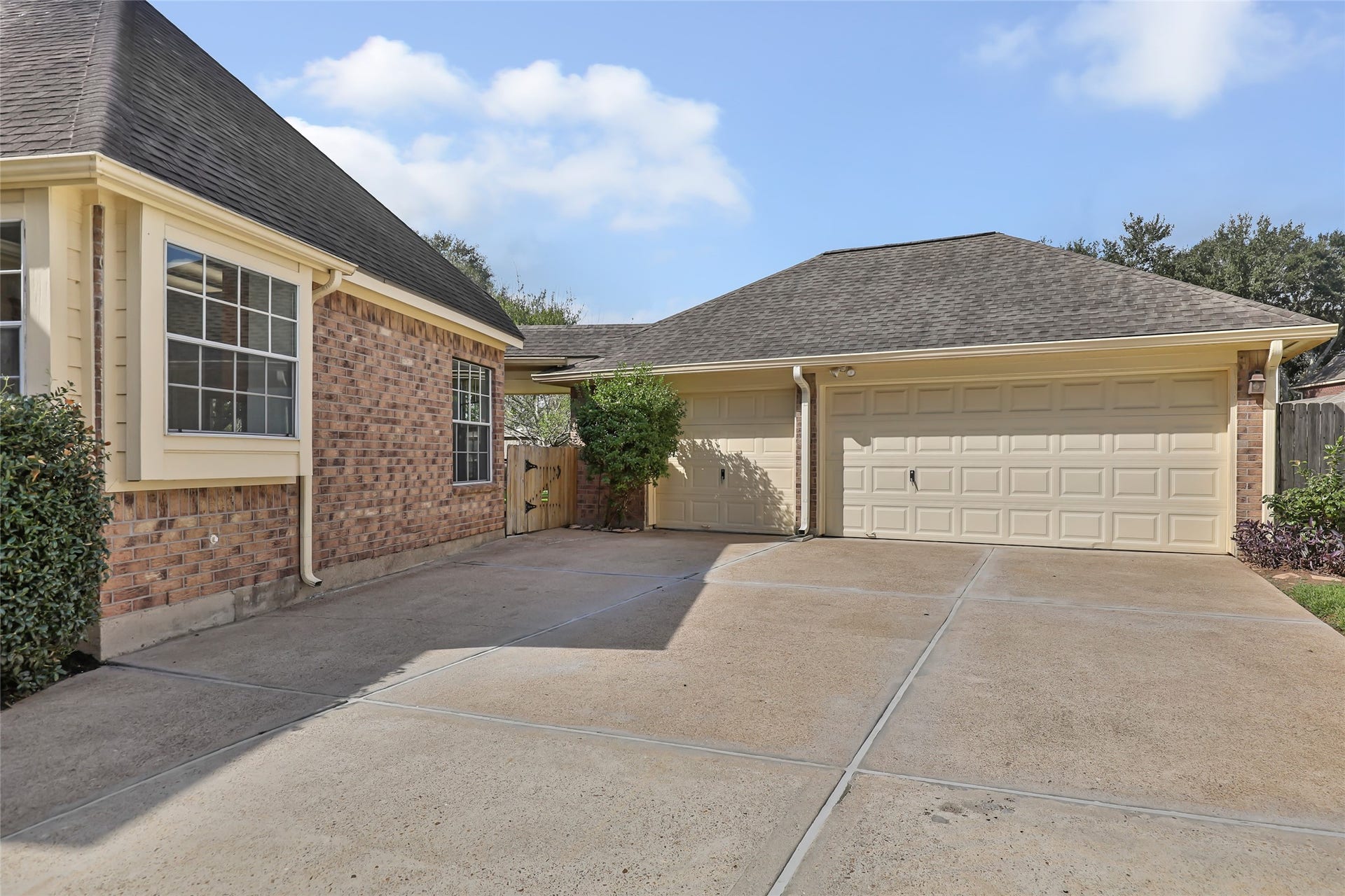 2007 Southern Place, Richmond, TX 77406 3 car garage/workshop area