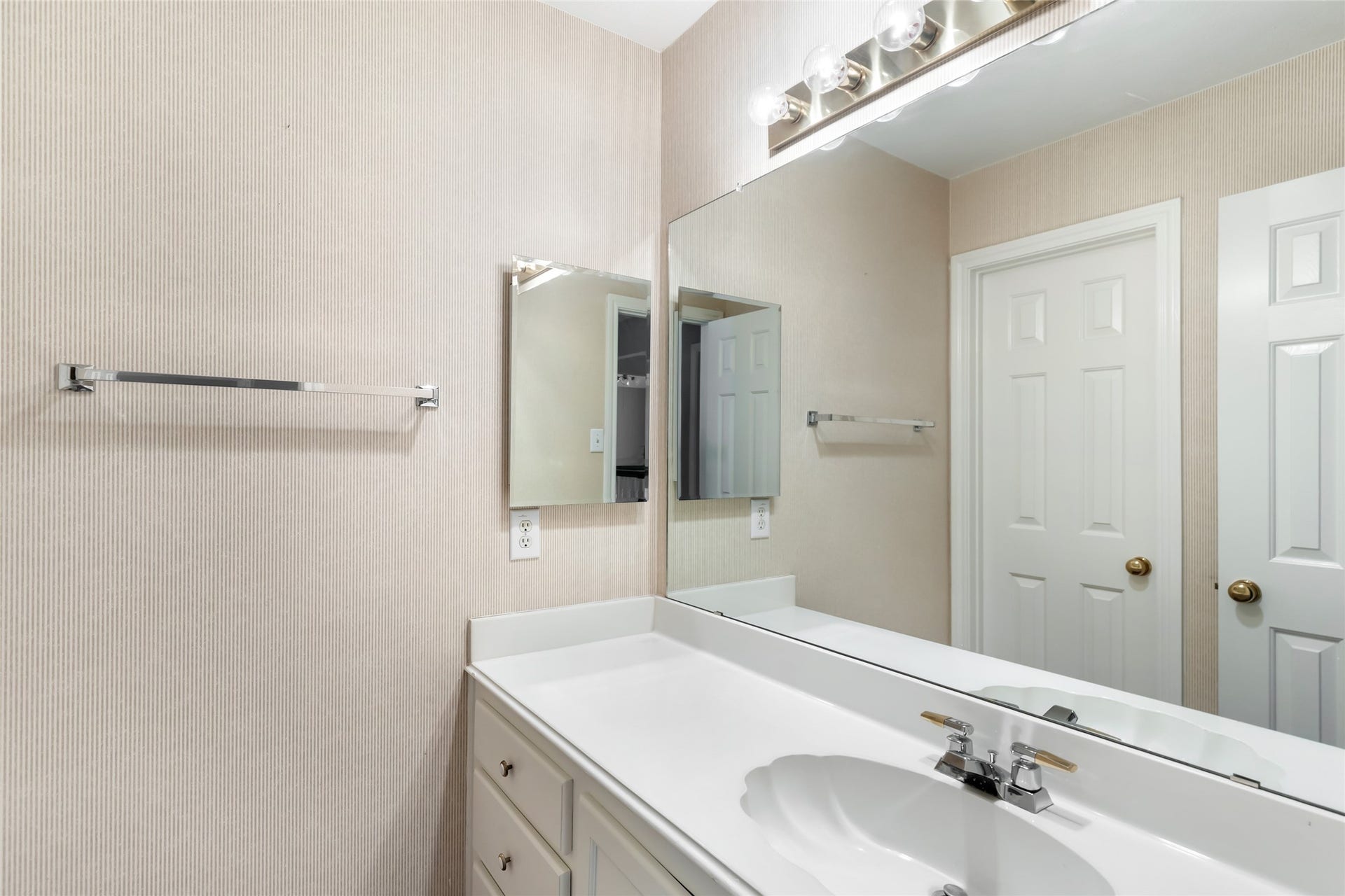 2007 Southern Place, Richmond, TX 77406 Bathroom 2 upstairs