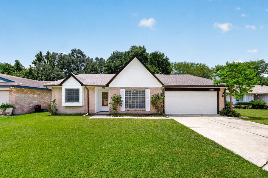 Property photo for 16614 Blackhawk Boulevard, Friendswood, TX