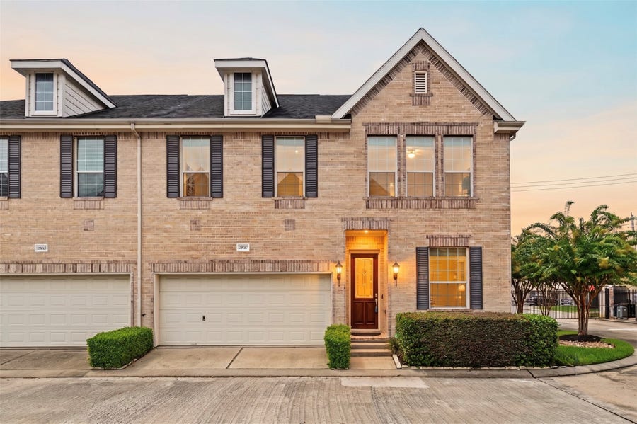 Property photo for 7827 Shady Villa Cove, Houston, TX