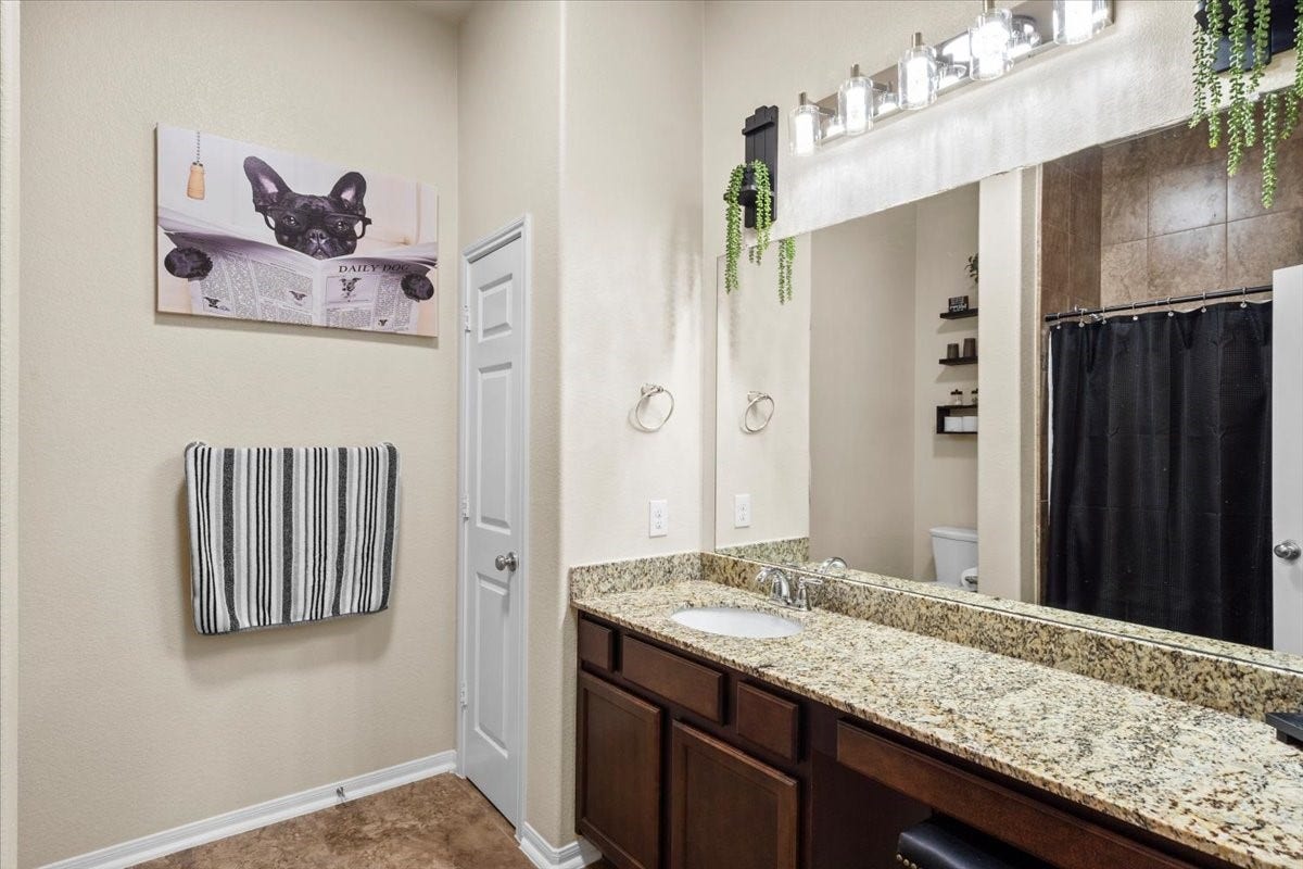 4329 S Meridian Greens Drive, Dickinson, TX 77539 Secondary bath with granite-topped vanity and great lighting.
