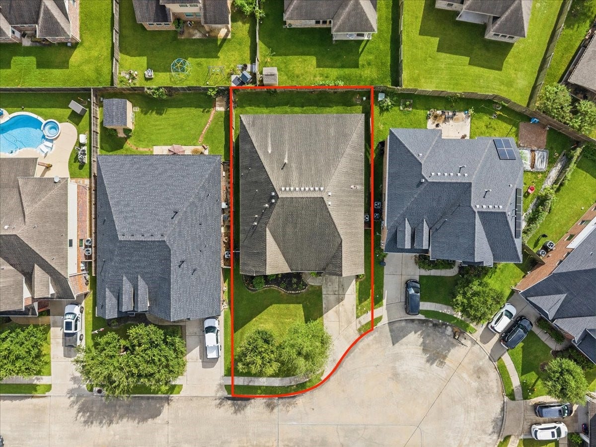 4329 S Meridian Greens Drive, Dickinson, TX 77539 Overhead aerial view of the home and lot.