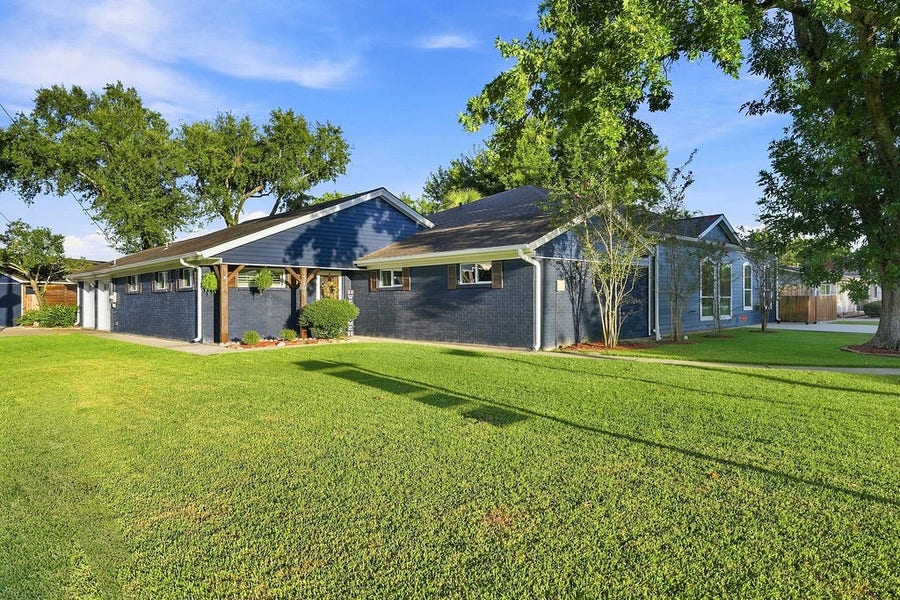 Property photo for 5701 Melody Lane, Dickinson, TX