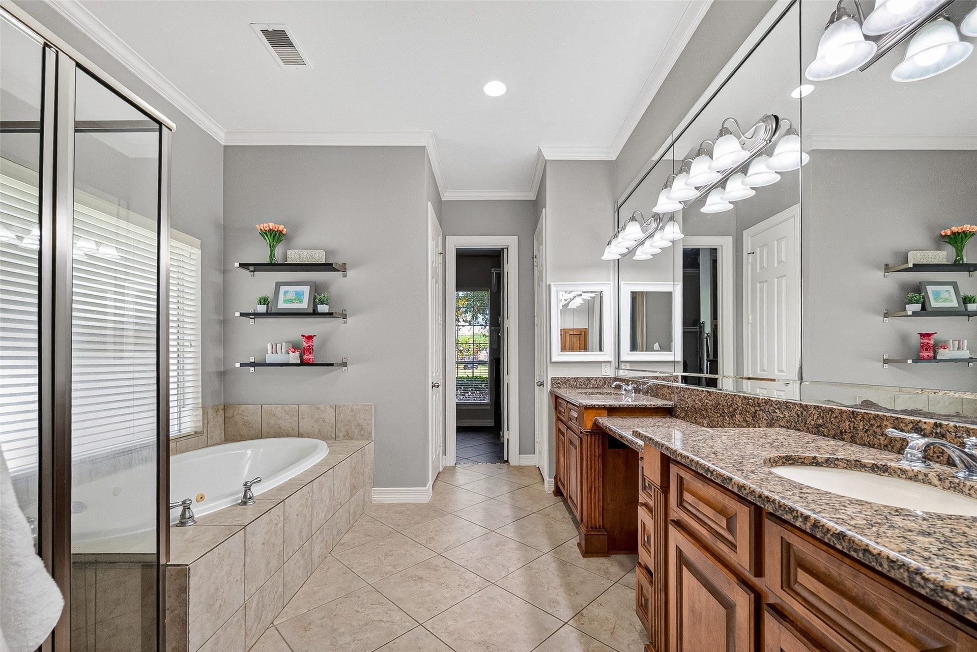 3102 Purple Finch, Missouri City, TX 77459 Double sinks with granite tops and beautiful wooden cabinetry.