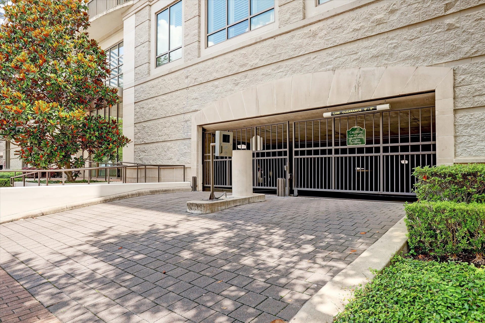 2211 Briarglen Drive, #508, Houston, TX 77027 2211 Briarglen Drive, #508, Houston, TX 77027