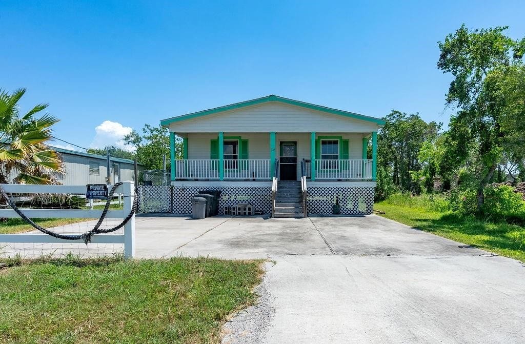 635 8th Street, San Leon, TX 77539 635 8th Street, San Leon, TX 77539