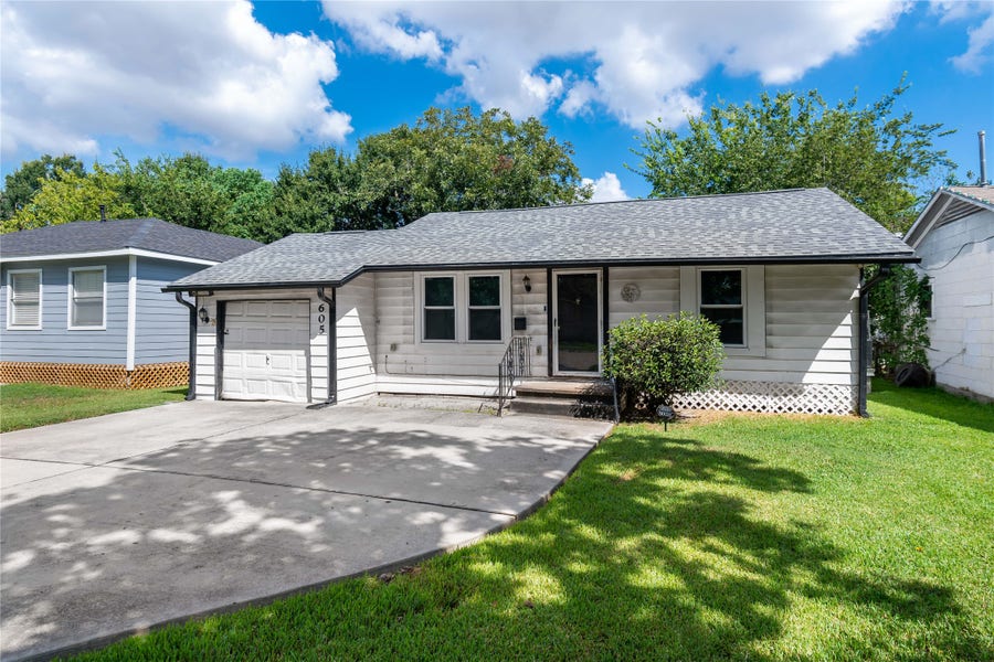 Property photo for 605 Maple Avenue, Pasadena, TX