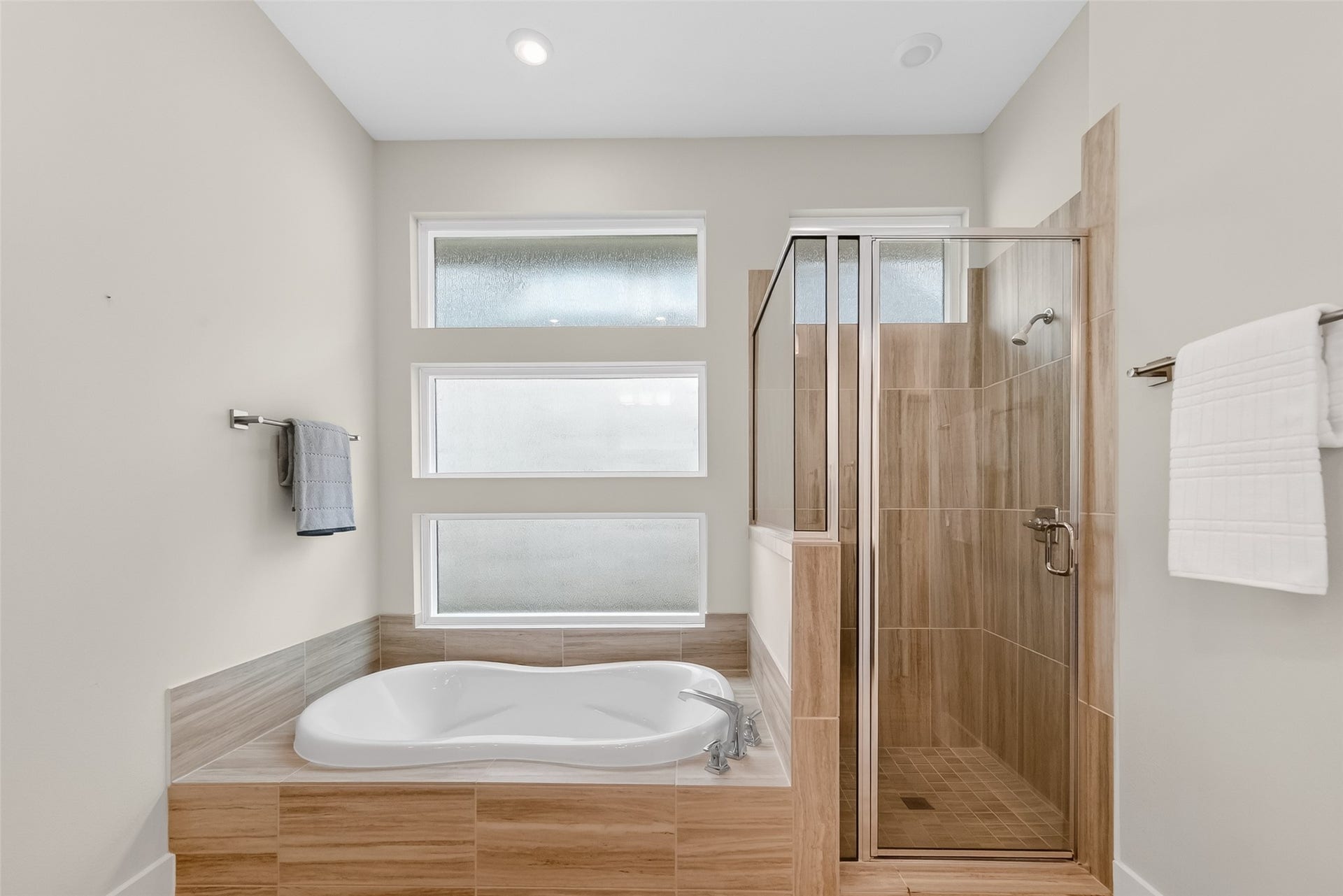 3415 Mckinney Ridge Drive, Houston, TX 77059 Another view of he walk-in shower and large soaking tub.