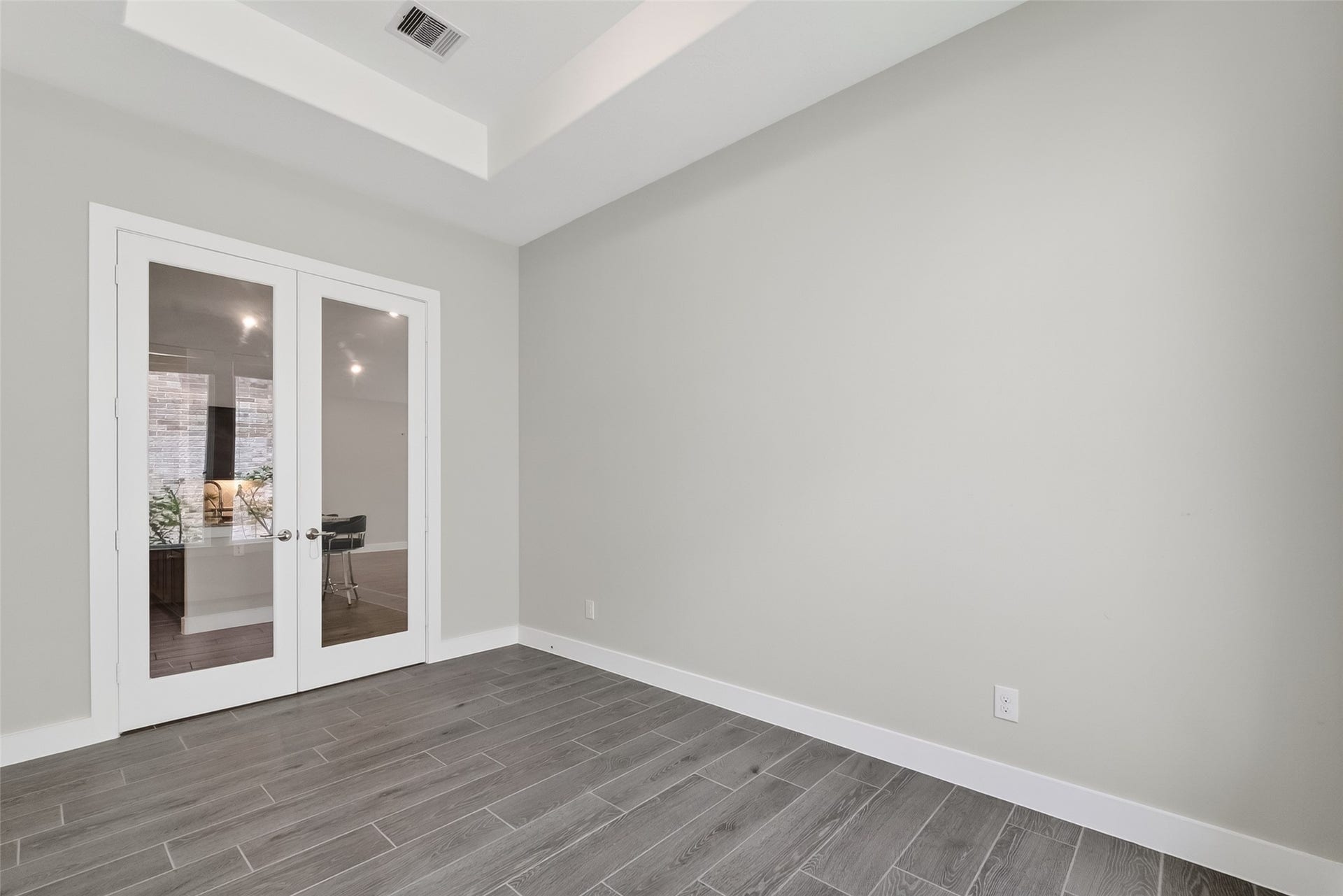 3415 Mckinney Ridge Drive, Houston, TX 77059 This bright and versatile area perfect for an office or study too.