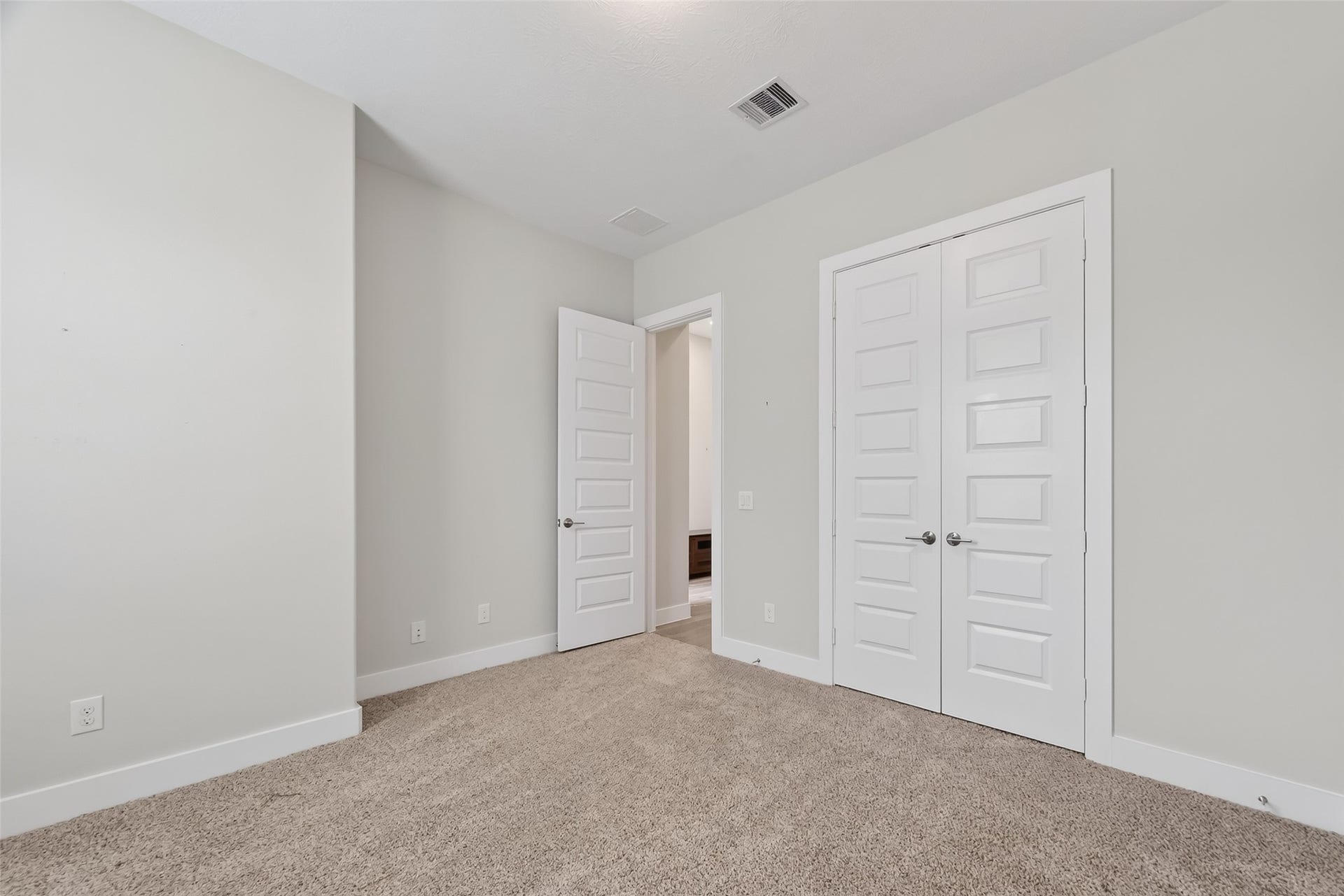 3415 Mckinney Ridge Drive, Houston, TX 77059 Secondary bedroom with double door closet.