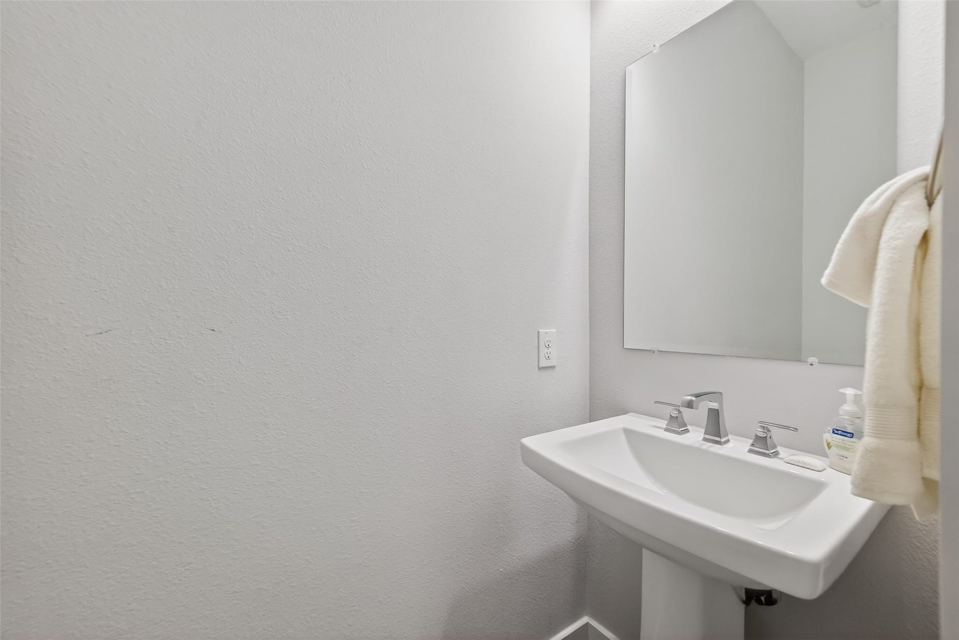 3415 Mckinney Ridge Drive, Houston, TX 77059 Convenient half bath with pedestal sink.