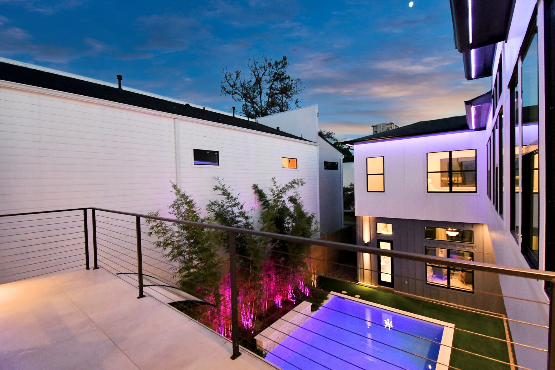 5414 John Dreaper Drive, Houston, TX 77056 Upstairs balcony.