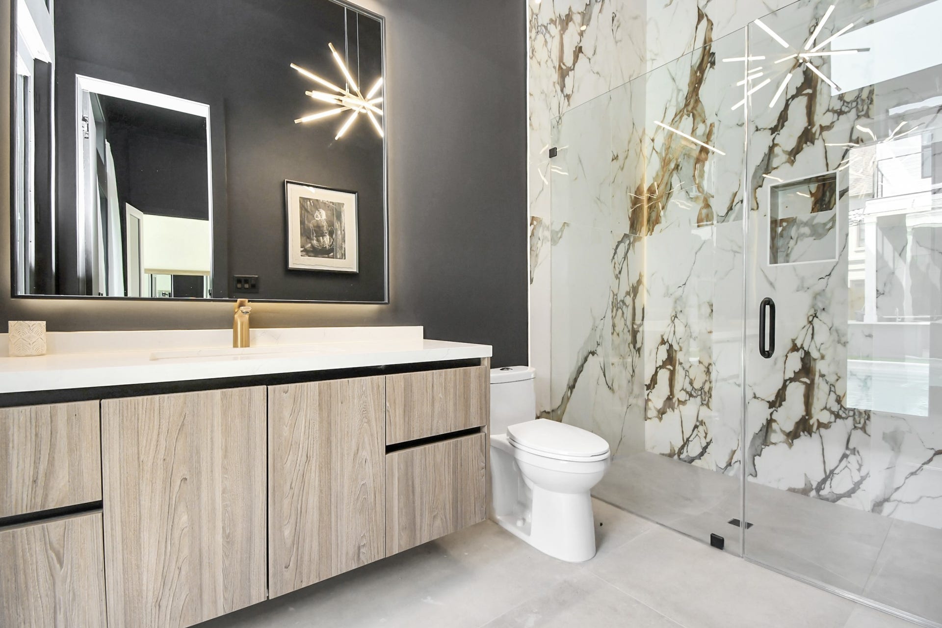 5414 John Dreaper Drive, Houston, TX 77056 Downstairs ensuite bathroom with standing shower.