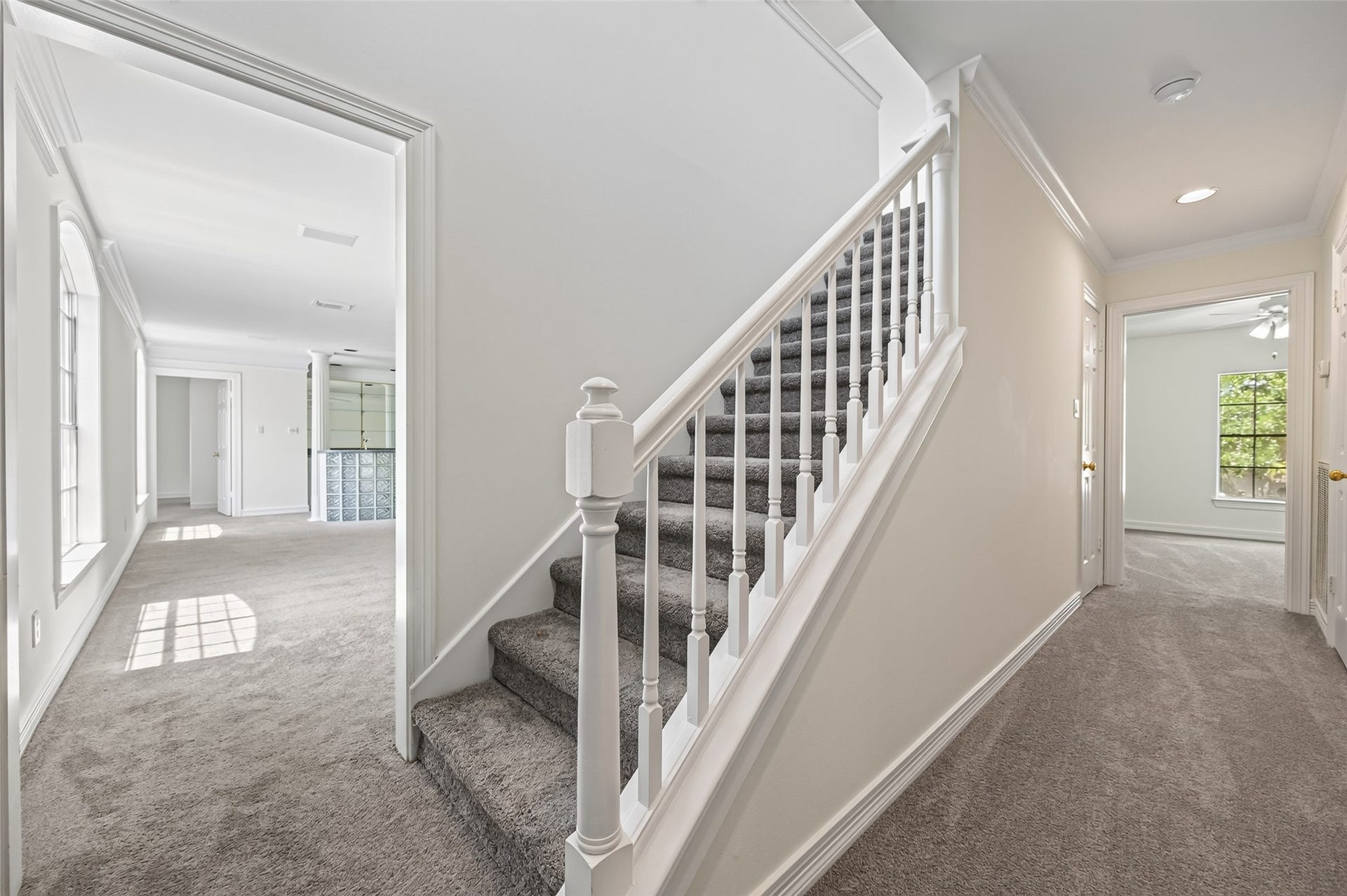 18 Tredington Street, Sugar Land, TX 77479 Spacious hallway with plush carpeting leads to a bright living area and features a stylish staircase, the third level.