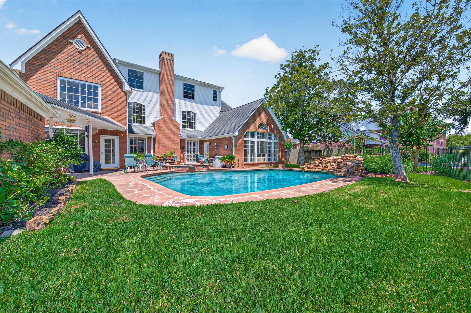 18 Tredington Street, Sugar Land, TX 77479 Backyard oasis
