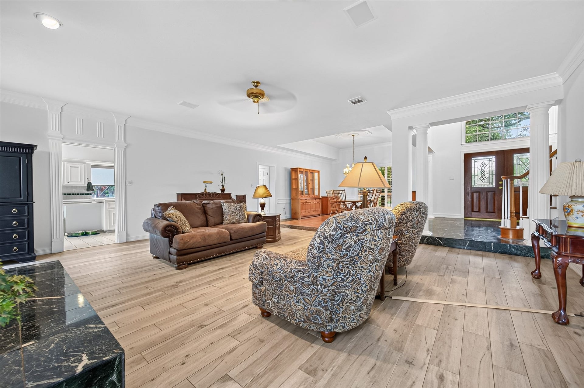 18 Tredington Street, Sugar Land, TX 77479 Spacious living area another view