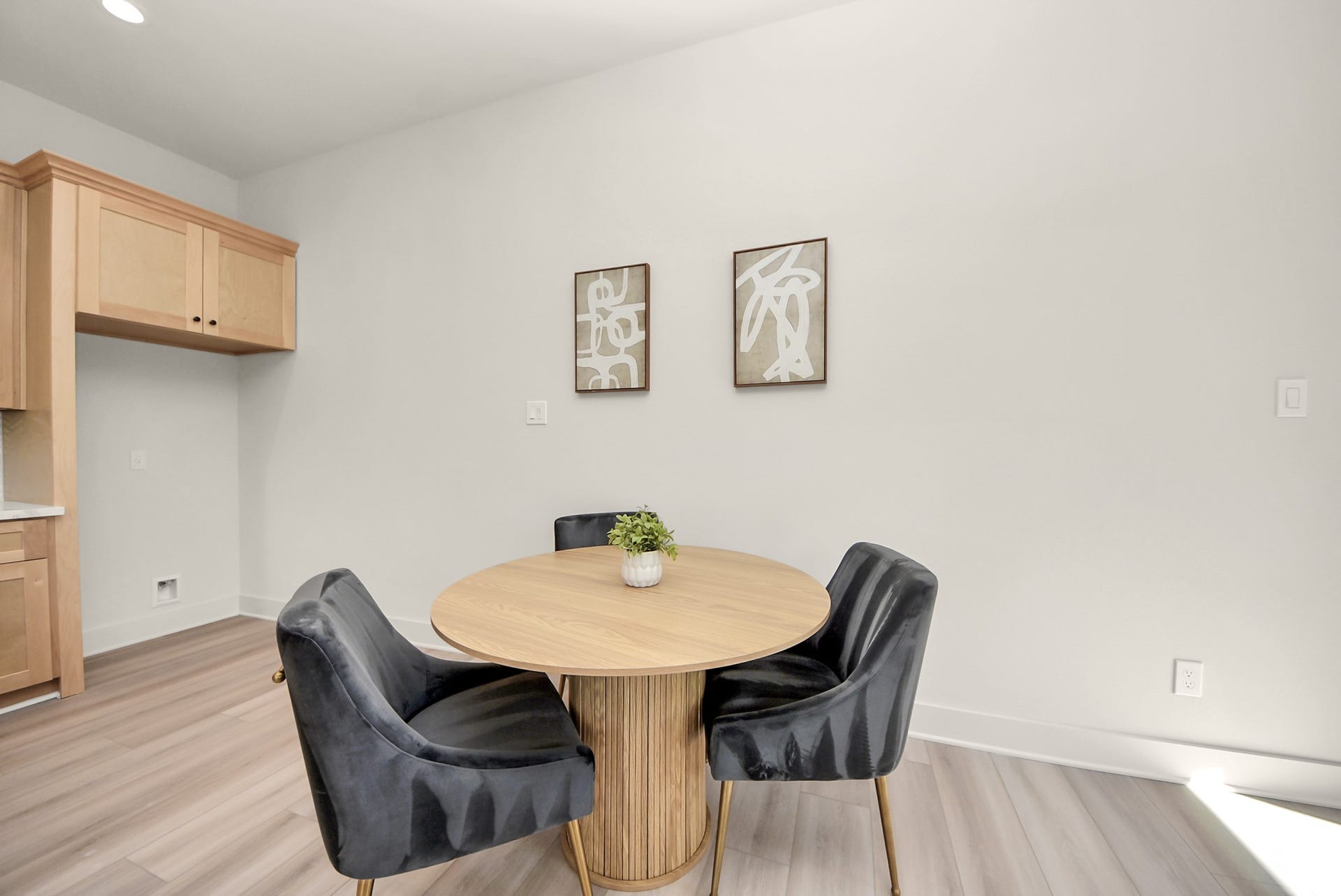 5222 & 5224 Edgewood Street, Houston, TX 77011 Dining Area