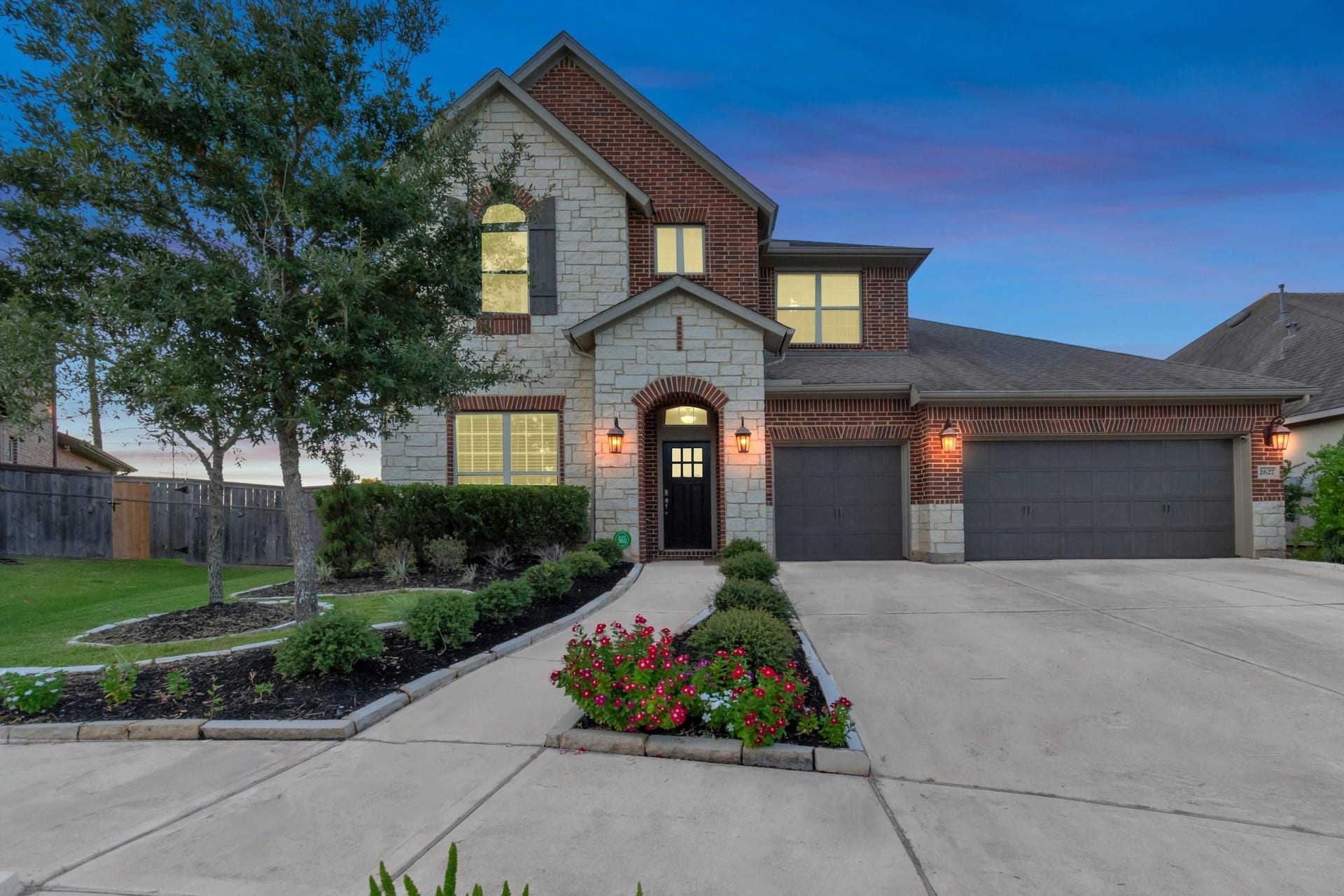 2627 Lazy Vine Lane, Missouri City, TX 77459 2627 Lazy Vine is a 2 story home with 4 bedrooms, 2.5 bathrooms and an attached 3 car garage located in subdivision of Sienna Village!
