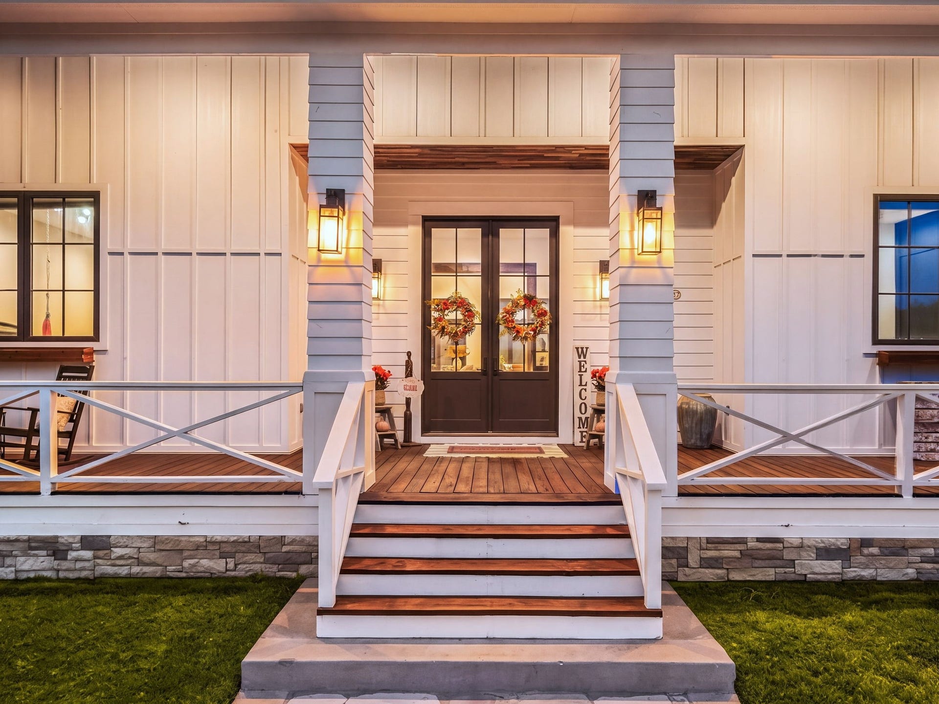 6571 Manorwood Drive, Katy, TX 77493 The home welcomes you with striking double glass panel front doors encased in a massive, covered entryway highlighting exceptional craftsmanship and rustic-modern architectural details.