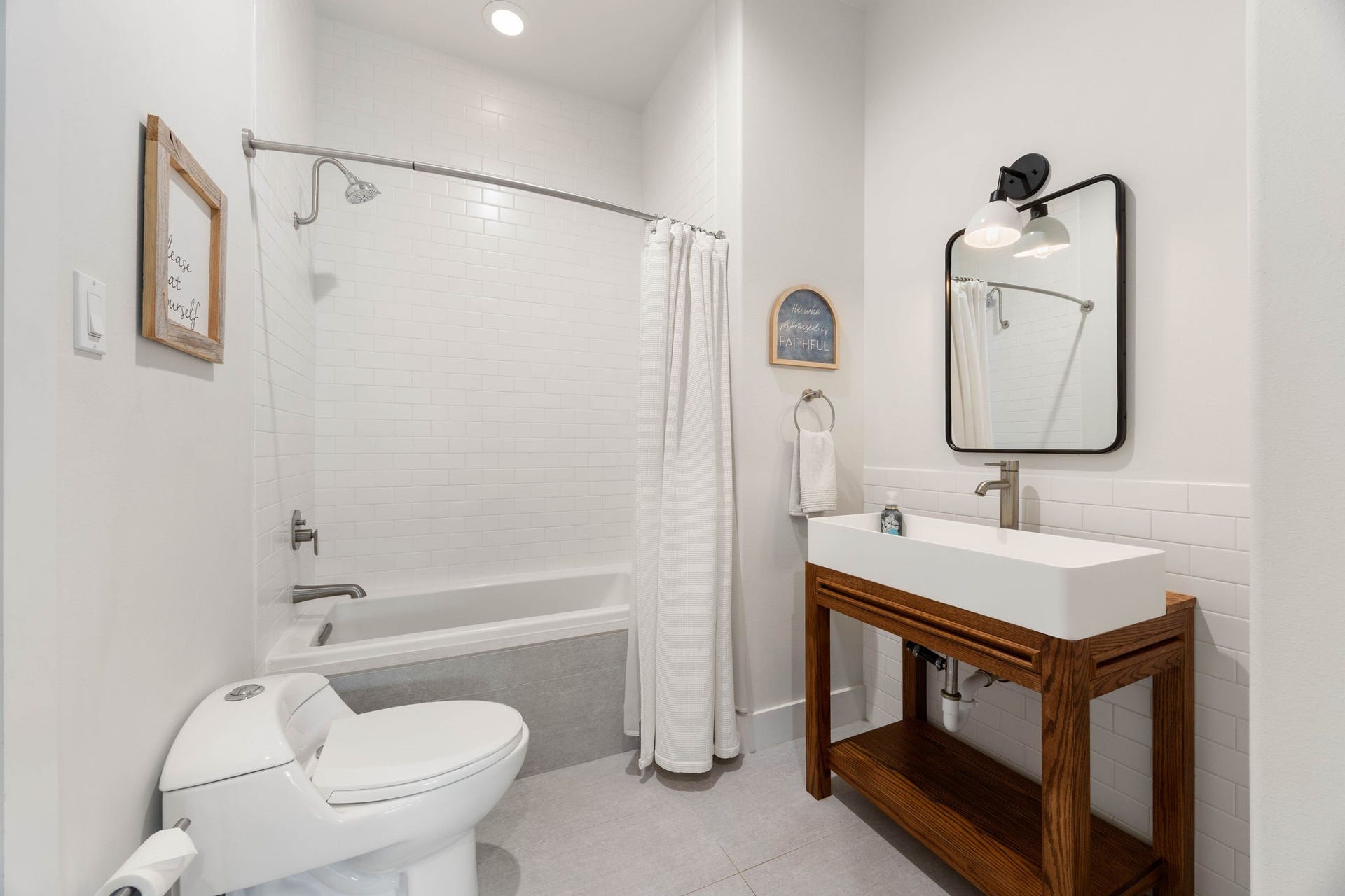 6571 Manorwood Drive, Katy, TX 77493 Attached directly to the upstairs primary bedroom, this self-contained full bath ensures ultimate convenience and a secluded, upscale experience for family or visitors.