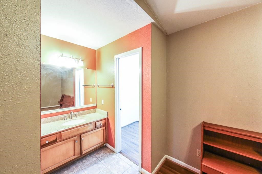 8100 Cambridge Street, #2, Houston, TX 77054 8100 Cambridge Street, #2, Houston, TX 77054