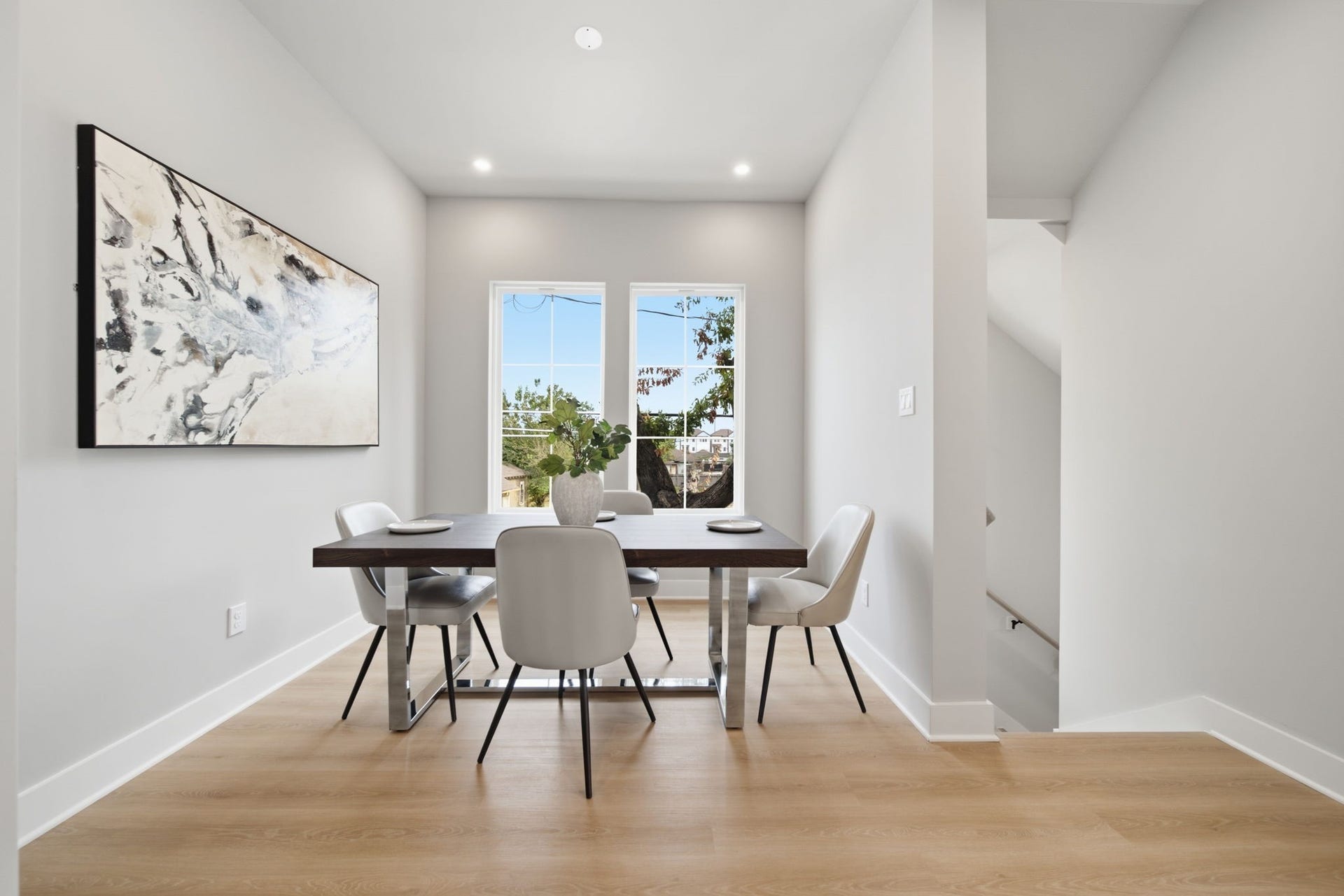 dining area off of kitchen