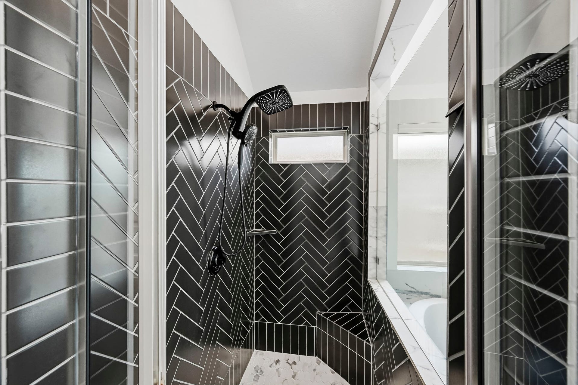 24919 Hibiscus Garden Way, Katy, TX 77493 Designed with crisp vertical lines and clean architectural angles, this spacious shower enclosure maximizes functional volume.