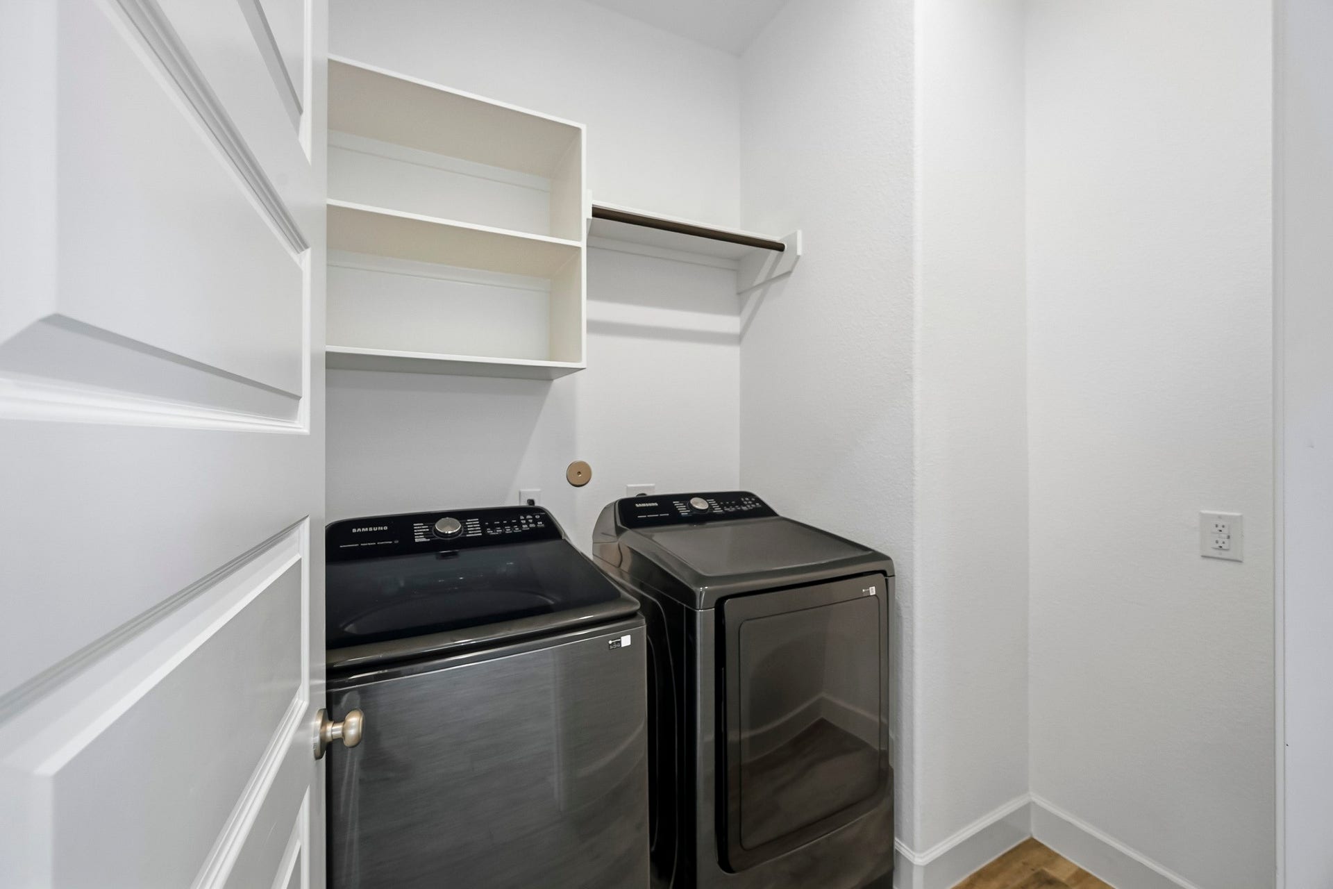 24919 Hibiscus Garden Way, Katy, TX 77493 Step into a well-proportioned utility room that blends smart structural organization with an airy, open feel. Generous vertical height and built-in shelving offer exceptional utility within an uncluttered, purposeful design.