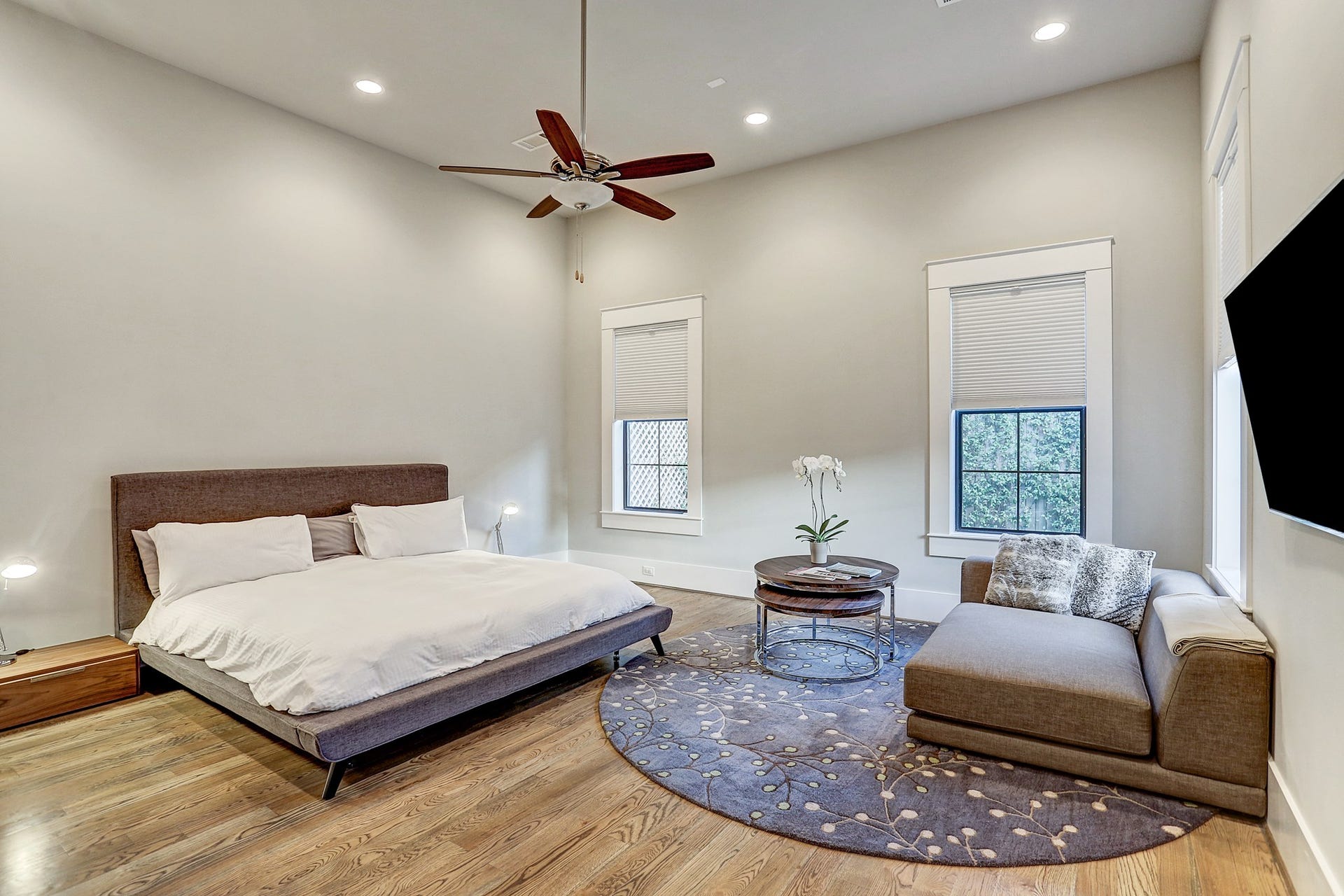 16x17 1st floor master bedroom has ceiling fan with light kit and recessed lighting.