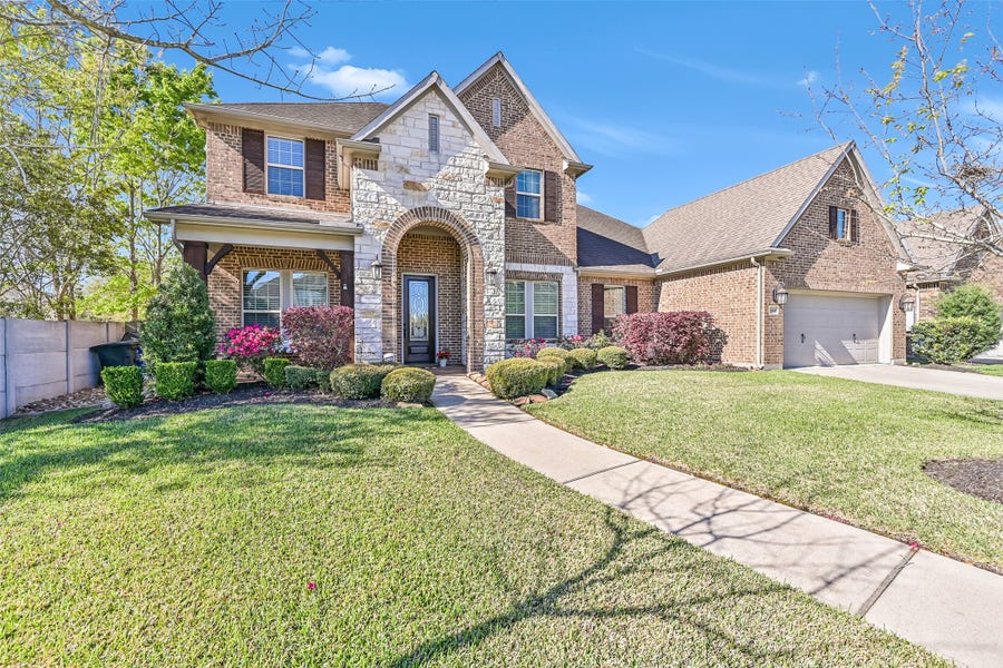 Property photo for 2424 Prairie Mist Lane, Friendswood, TX