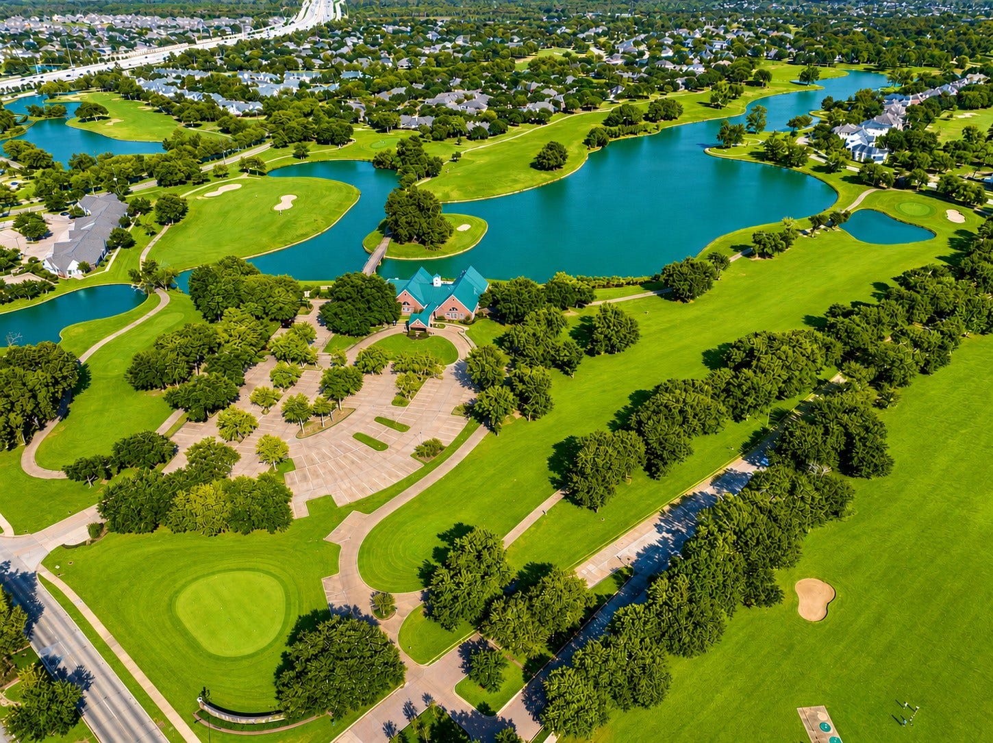 2202 SUMMER WIND DRIVE, Sugar Land, TX 77479 THE GREATWOOD GOLF CLUBHOUSE IS A PEACEFUL
HAVEN FOR GOLFERS AND NATURE LOVERS ALIKE.