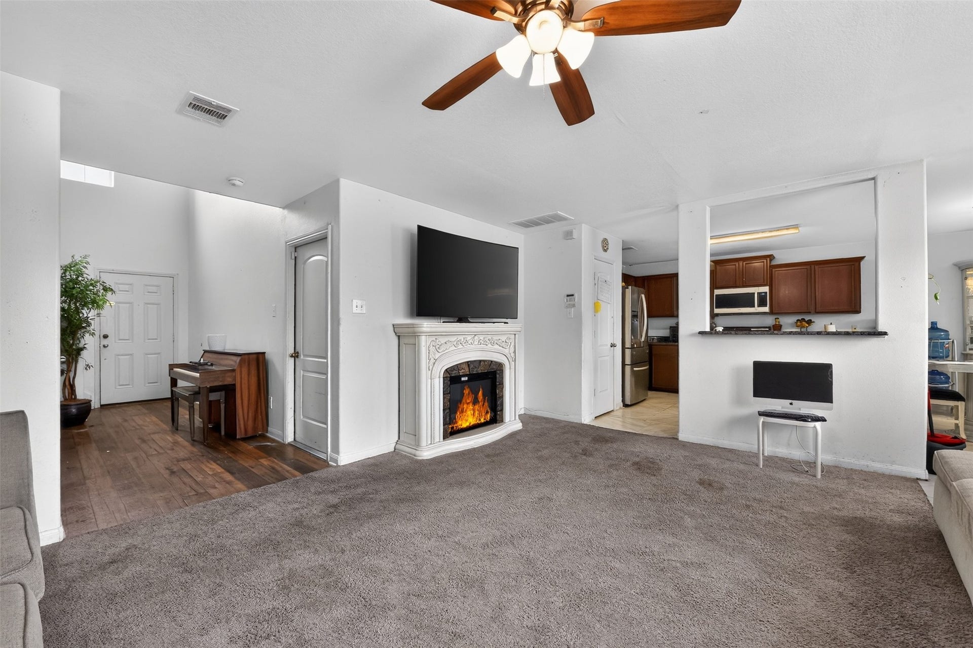 17315 Osprey Forest Drive, Hockley, TX 77447 Living Room