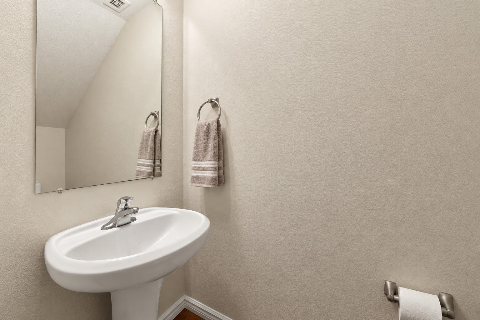 17315 Osprey Forest Drive, Hockley, TX 77447 Powder Room