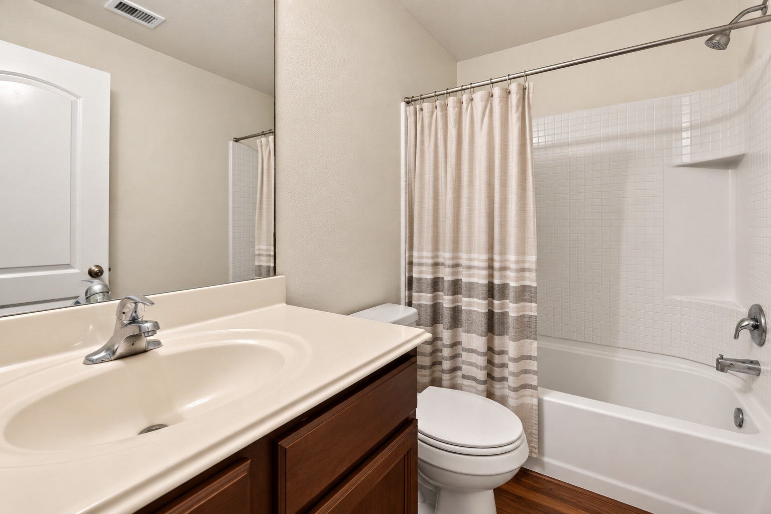 17315 Osprey Forest Drive, Hockley, TX 77447 Guestroom Bathroom