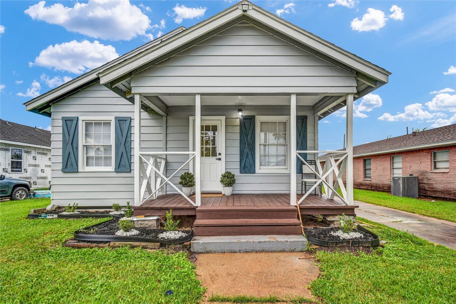 Property photo for 1127 W 4th Street, Freeport, TX
