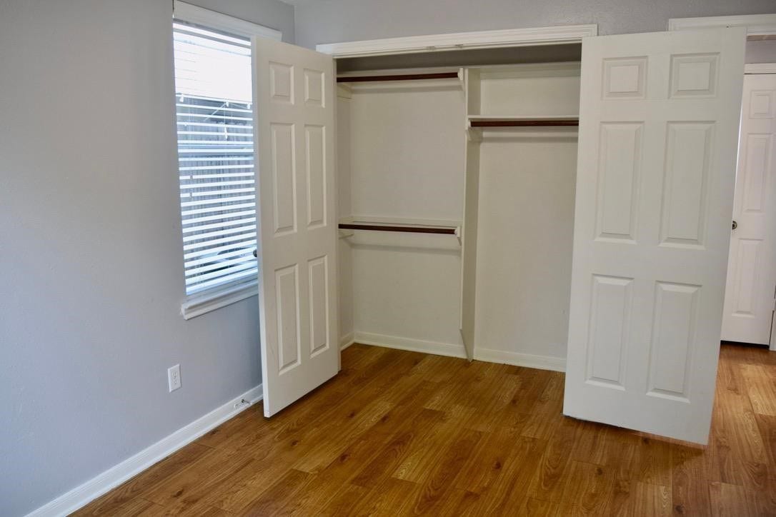 2302 Colorado Street, Houston, TX 77007 Unit A Spacious Closet