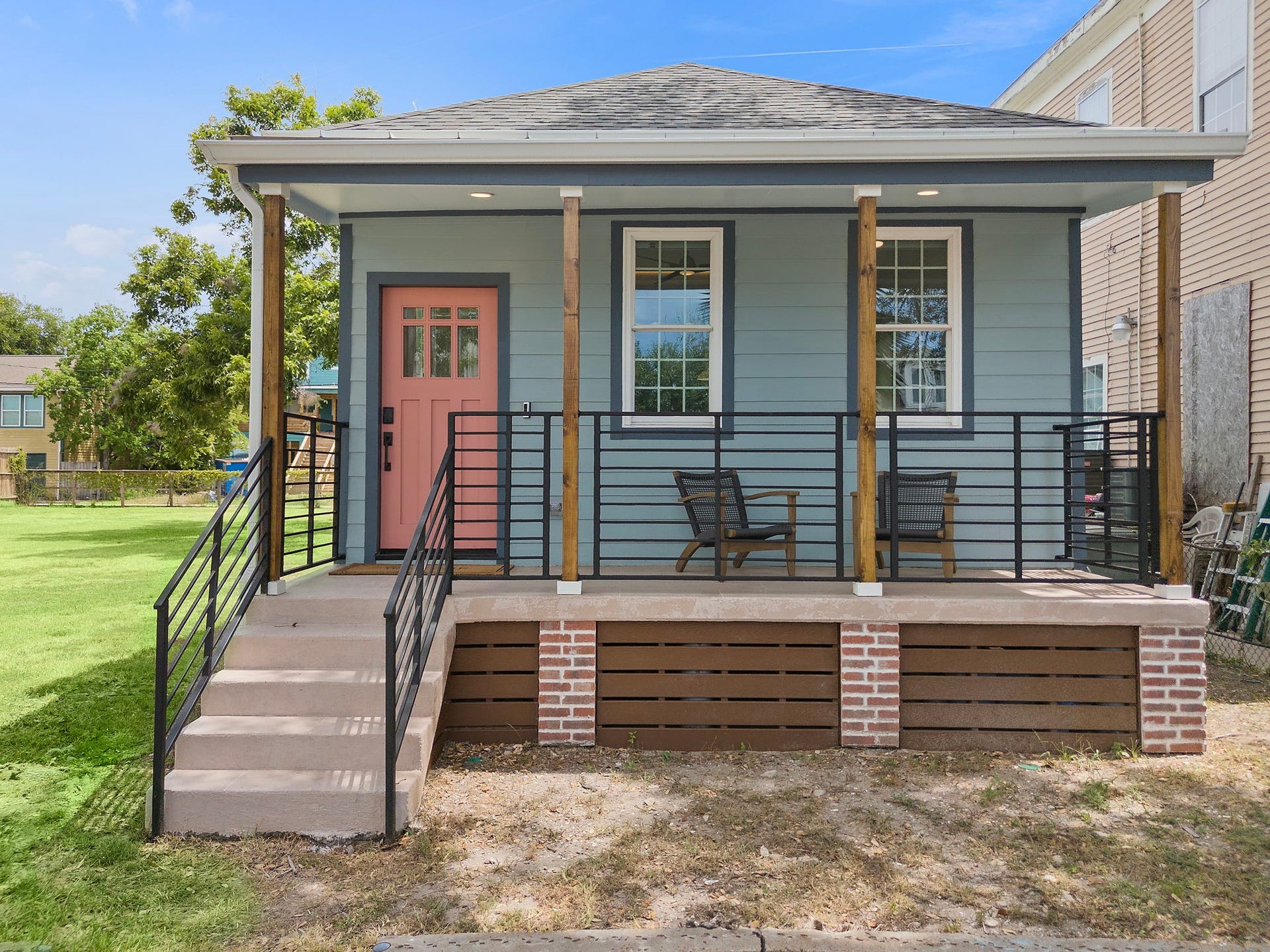 1825 Avenue N Street, Galveston, TX 77550 Welcome to 1825 Avenue N, fully furnished 2 bedroom, 2 bath, just 4 blocks from the Seawall located in Galveston.