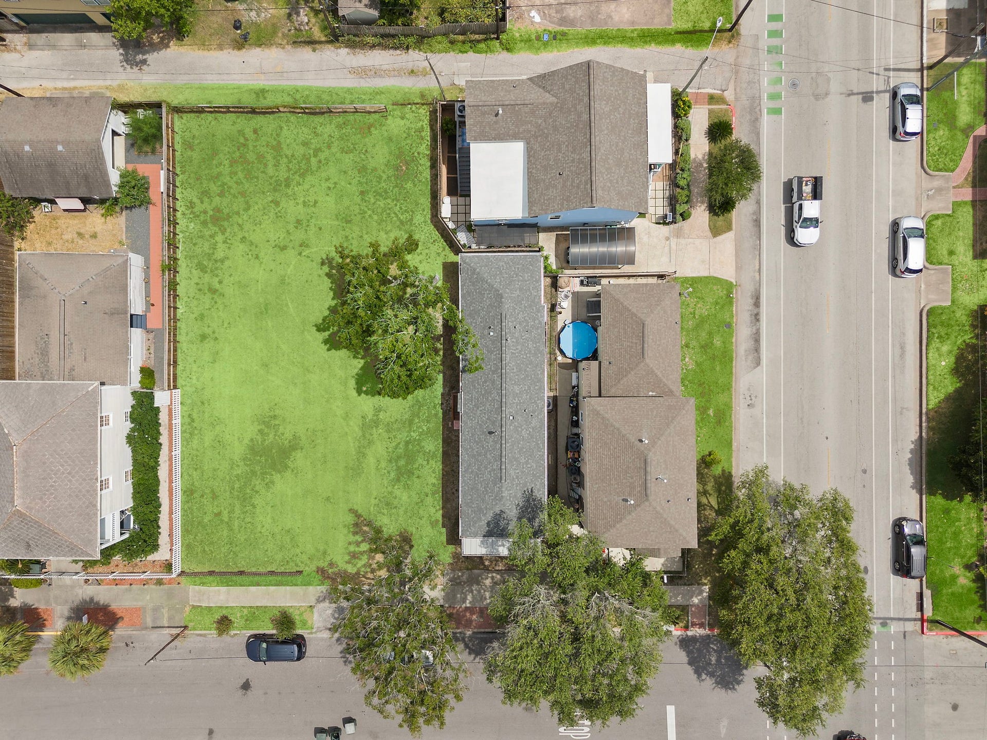 1825 Avenue N Street, Galveston, TX 77550 Another aerial view.