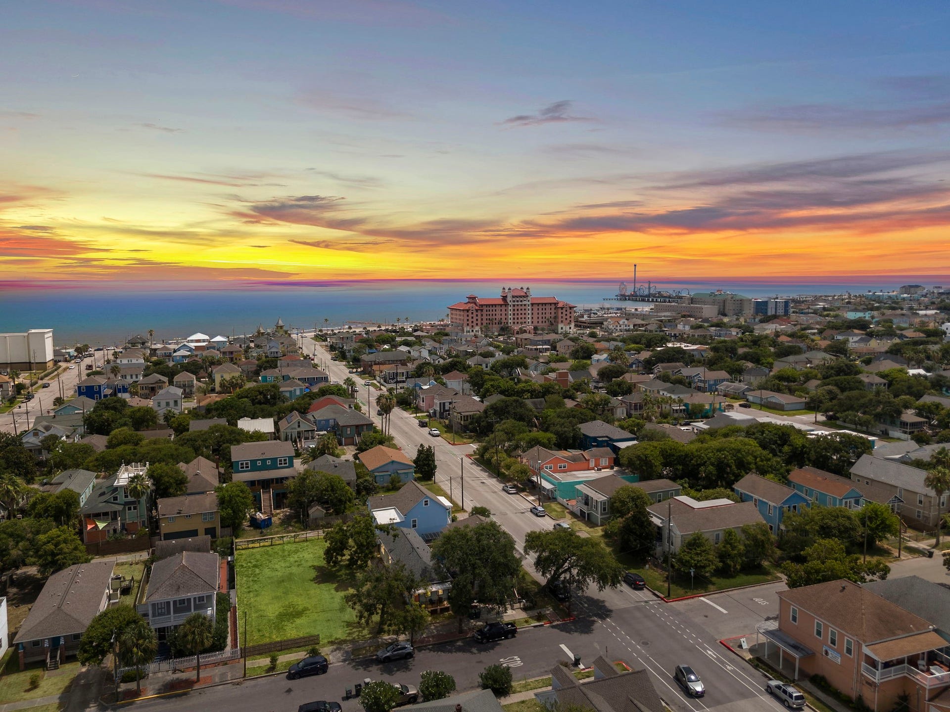 1825 Avenue N Street, Galveston, TX 77550 Aerial view of the home and close proximity to the Seawall and beach.