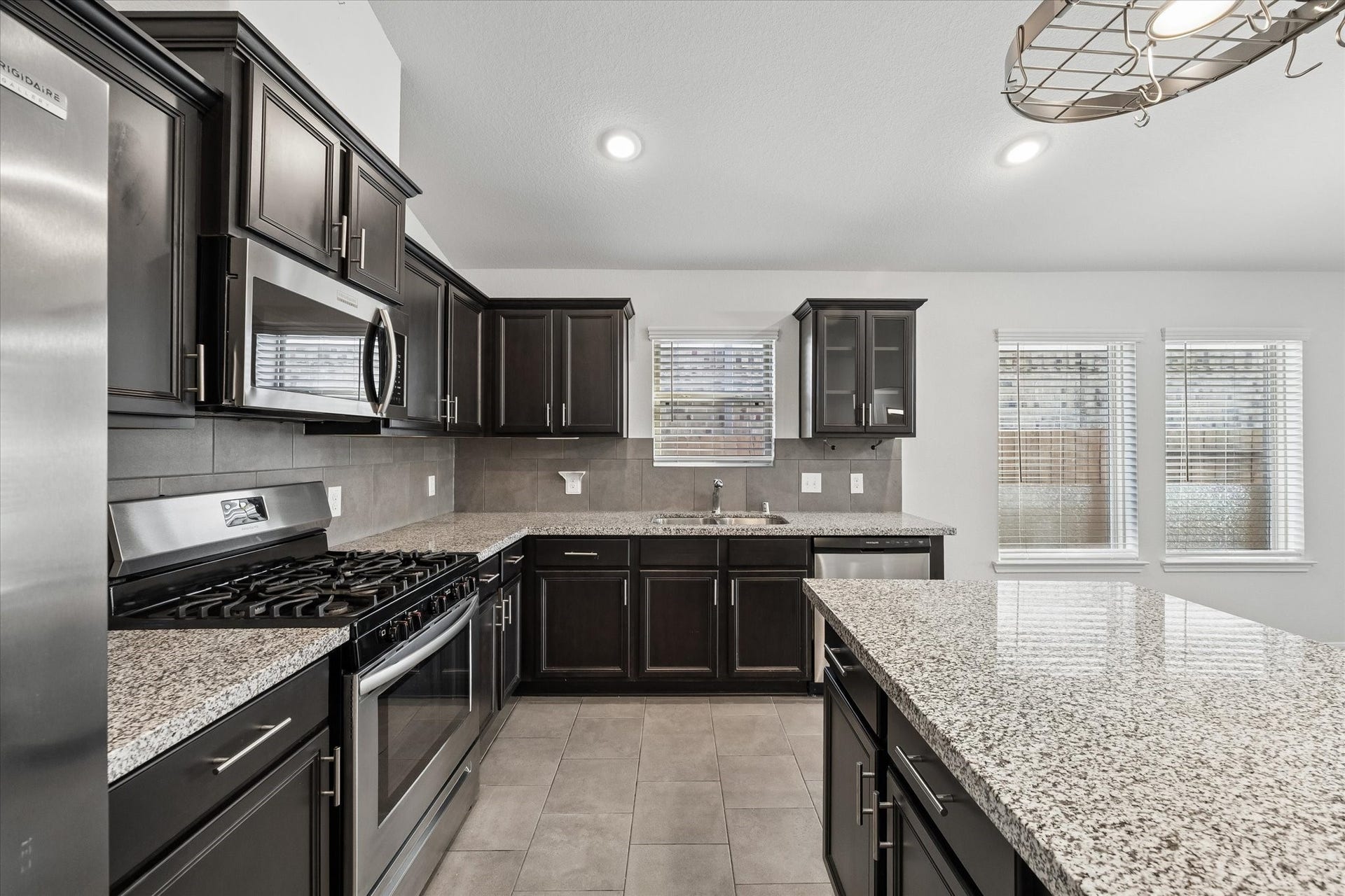 429 Lake Line Drive, Alvin, TX 77511