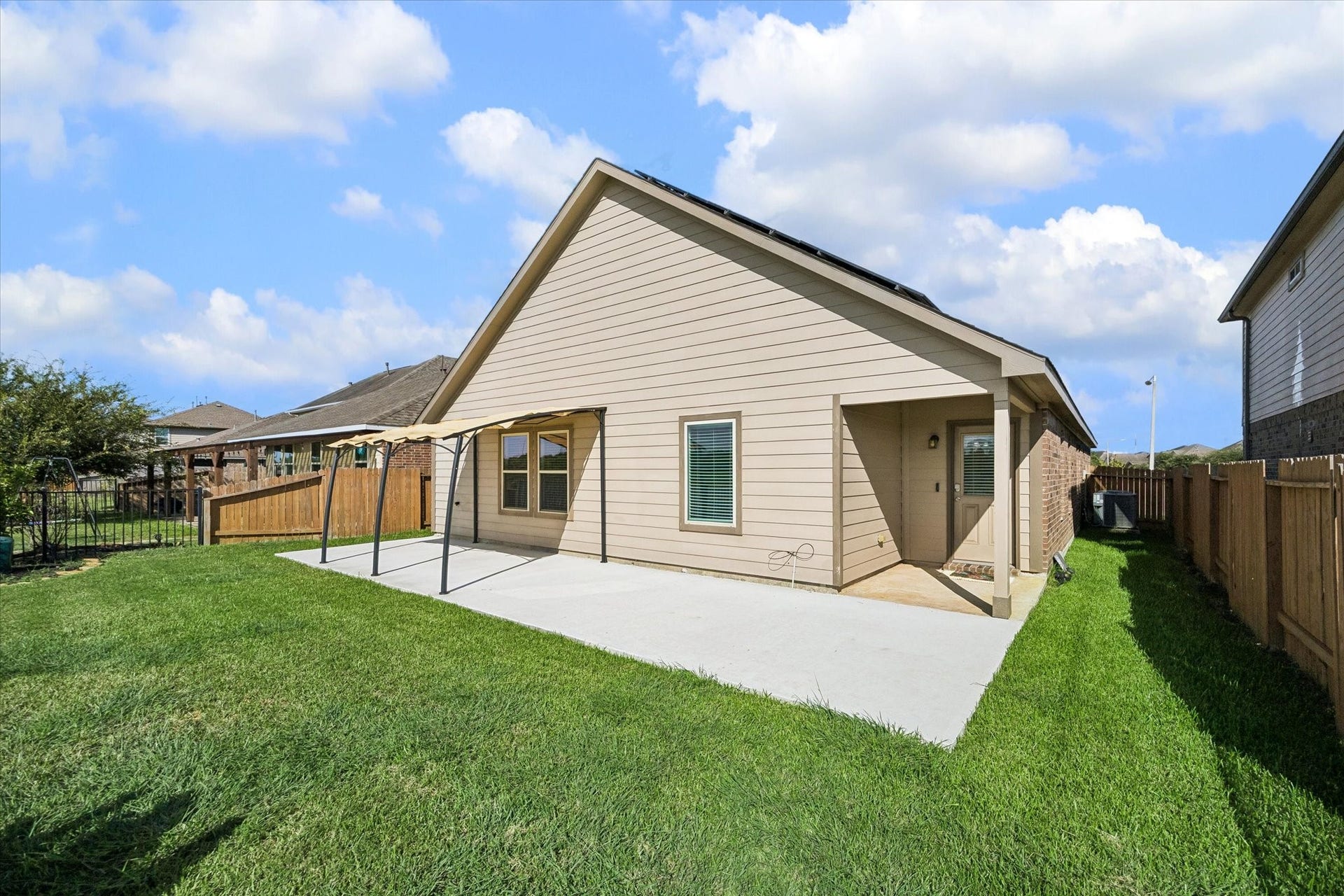 429 Lake Line Drive, Alvin, TX 77511