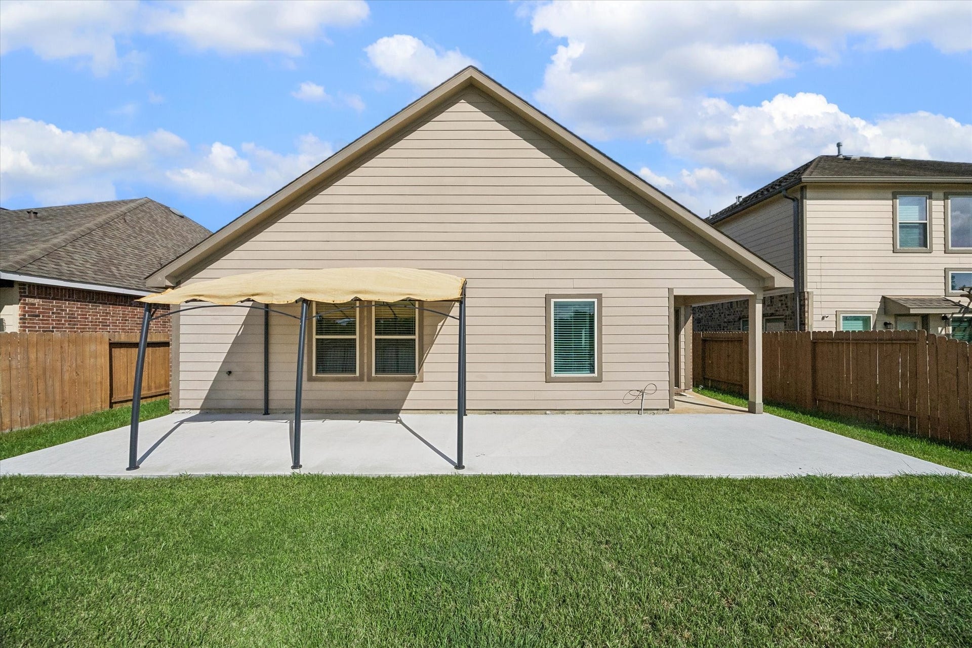 429 Lake Line Drive, Alvin, TX 77511