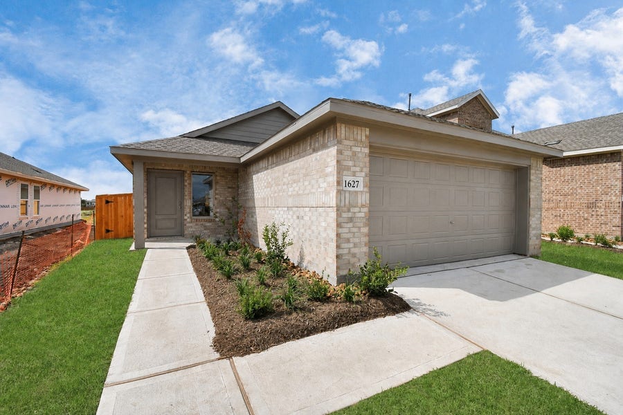 Property photo for 1627 Windrose Bend, Angleton, TX