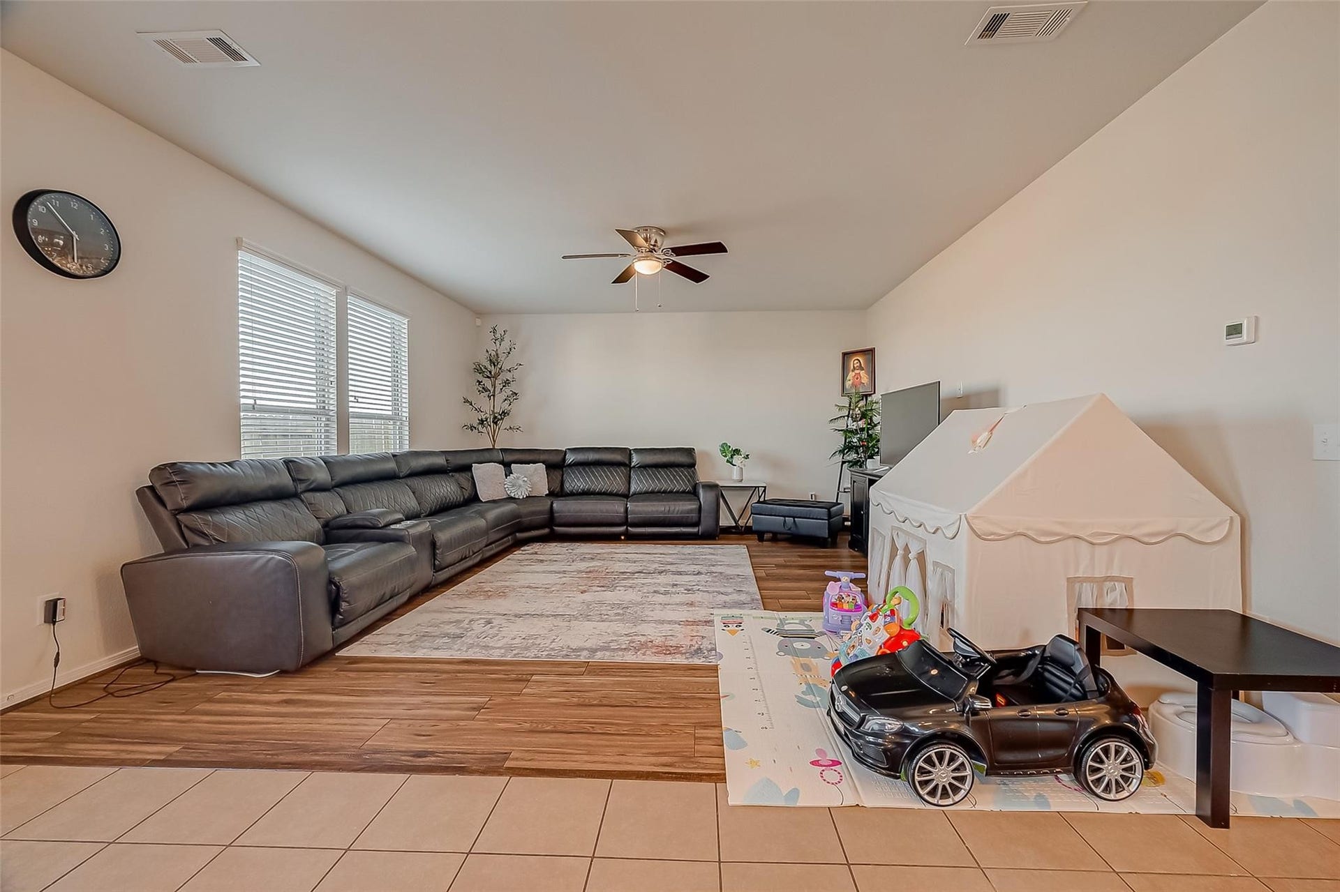 13907 Rimple Bend Lane, Houston, TX 77048 Living