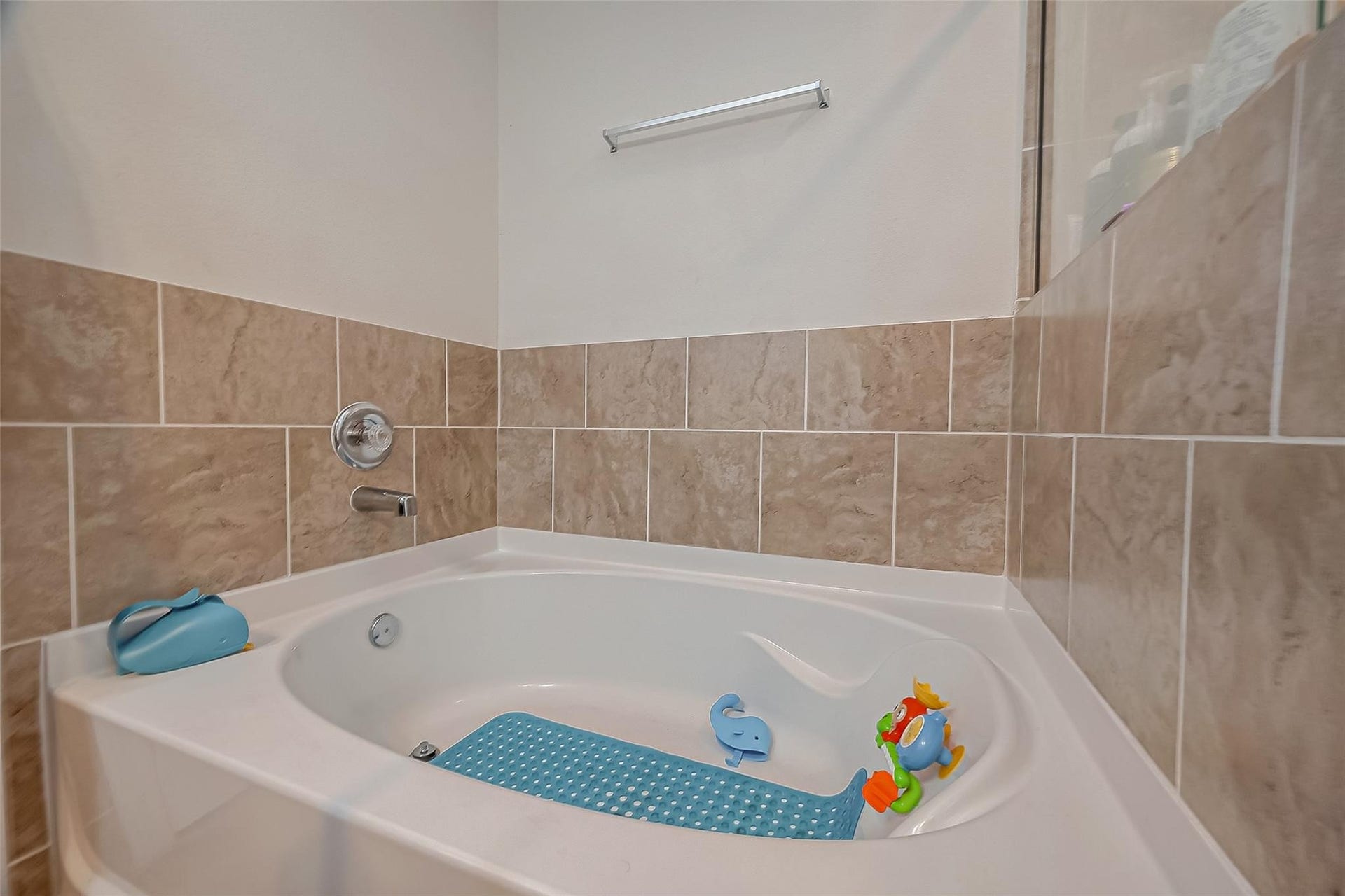 13907 Rimple Bend Lane, Houston, TX 77048 Primary Bathroom