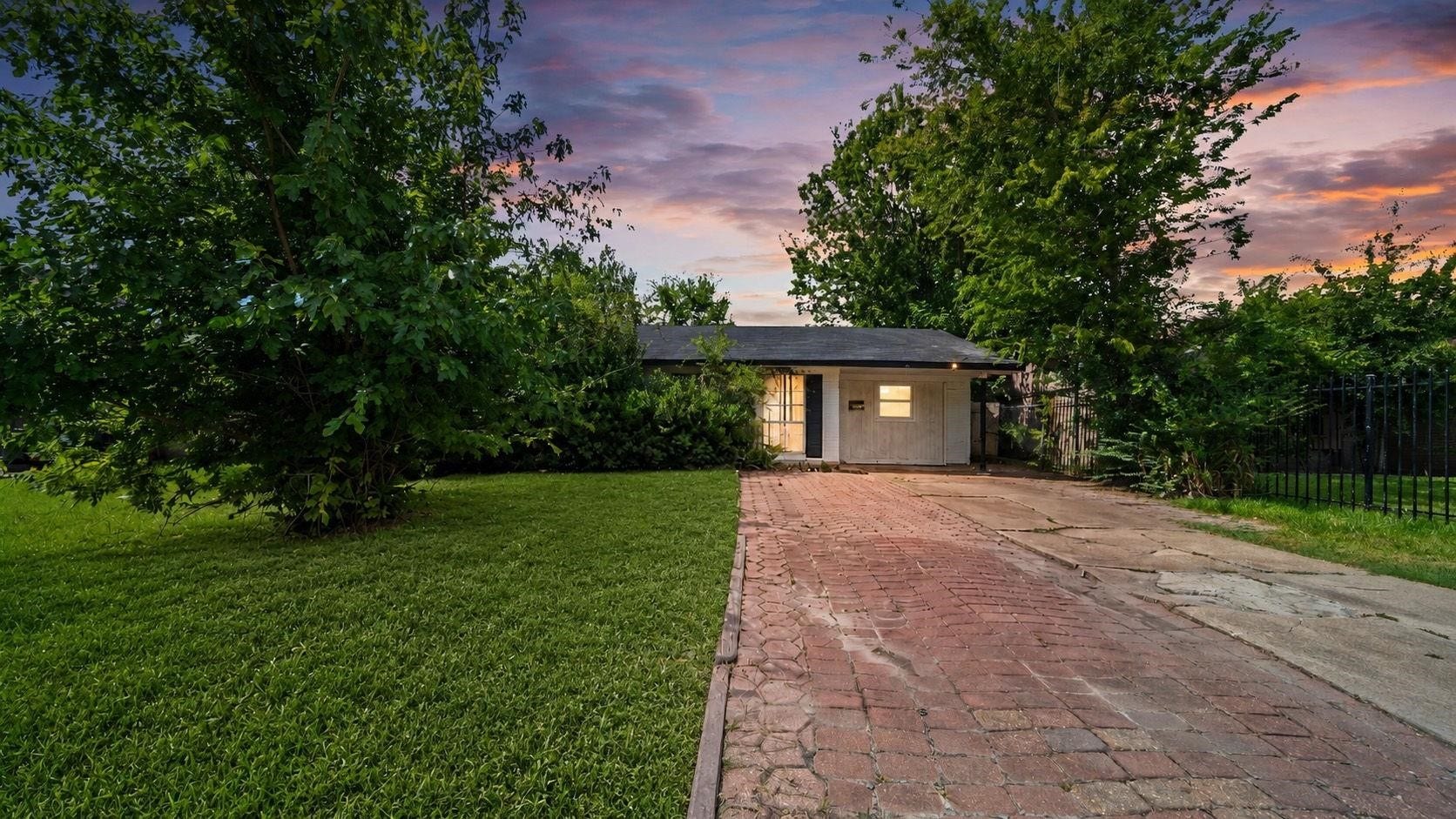 5242 Greylog Drive, Houston, TX 77048 Situated in Southeast Houstons established Crestmont Park community, this home offers an appealing blend of neighborhood charm and exceptional urban accessibility. Enjoy convenient proximity to Downtown Houston, the Texas Medical Center, and the University of Houston, with easy access to Highway 288, Loop 610, and I-45.