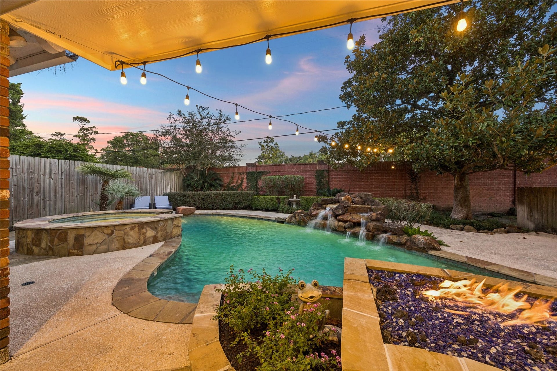 13723 Taylorcrest Road, Houston, TX 77079 13723 Taylorcrest Road, Houston, TX 77079