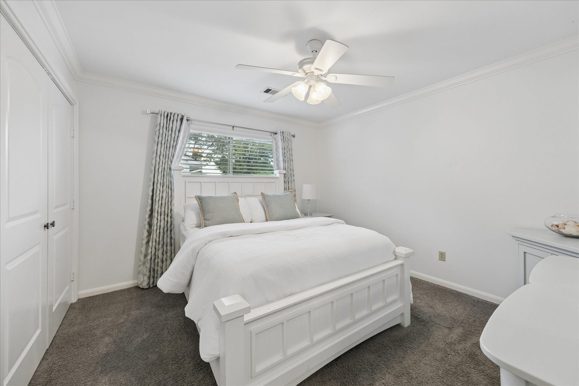 13723 Taylorcrest Road, Houston, TX 77079 Upstairs guest room #1